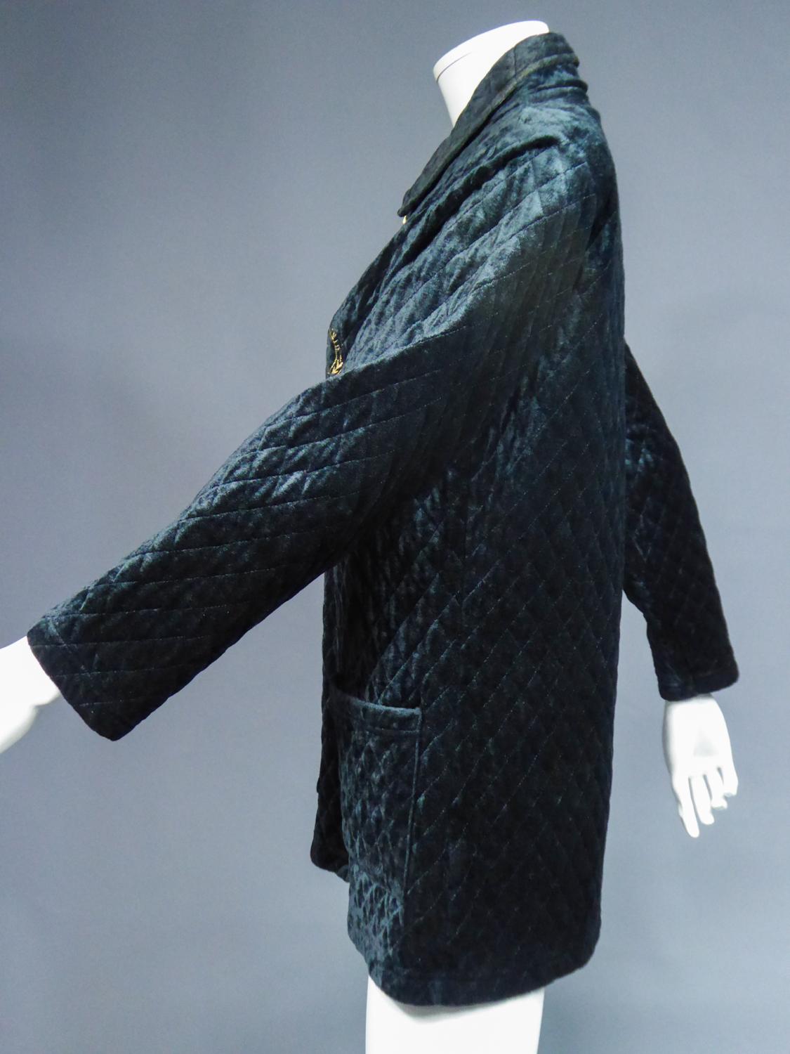 Una giacca francese di Pierre Cardin in velluto trapuntato del 1980 circa in vendita 3