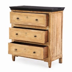 Kommode aus französischem Kiefernholz mit bemalter Platte, 19.