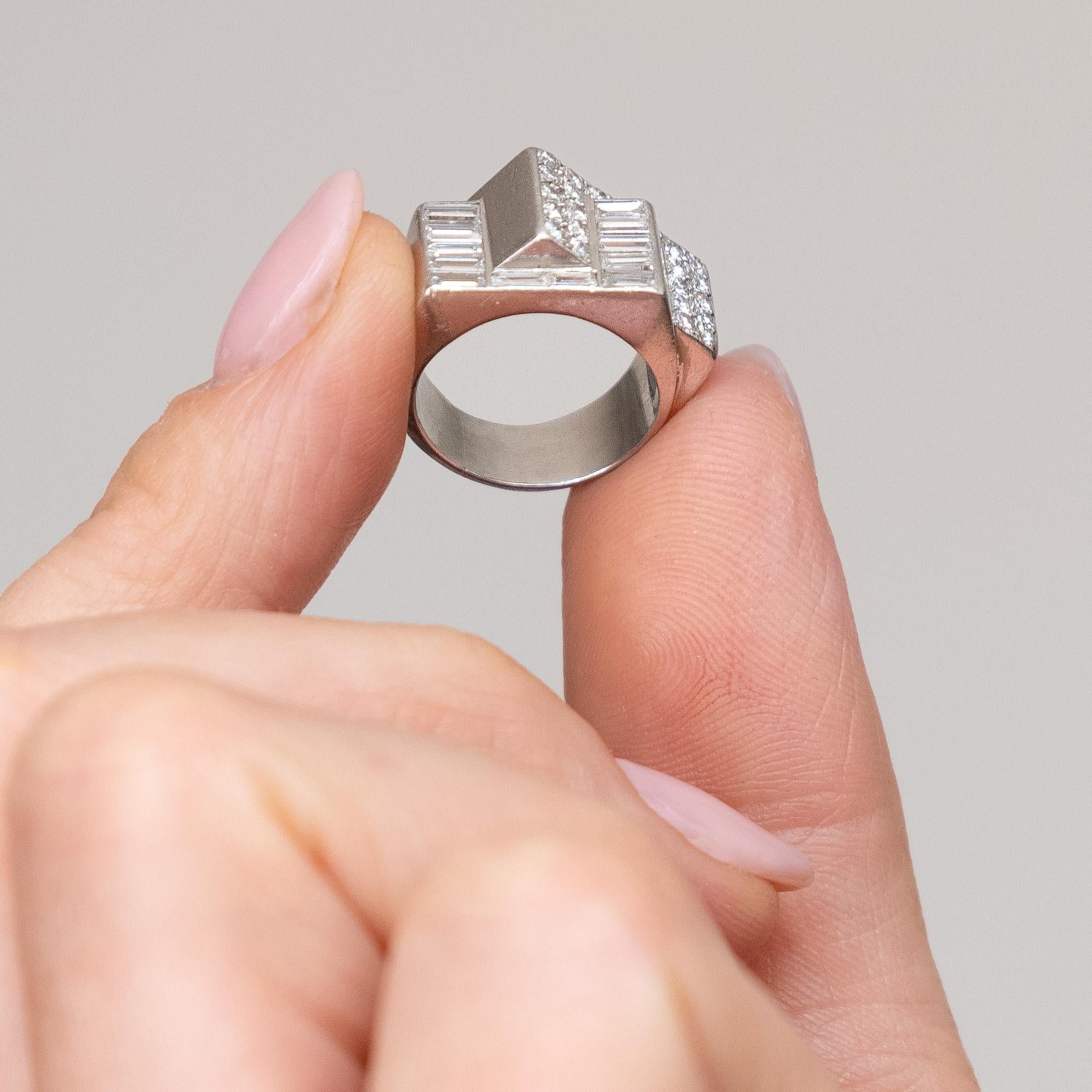 A French Platinum Art Deco Ring with Diamonds For Sale 5