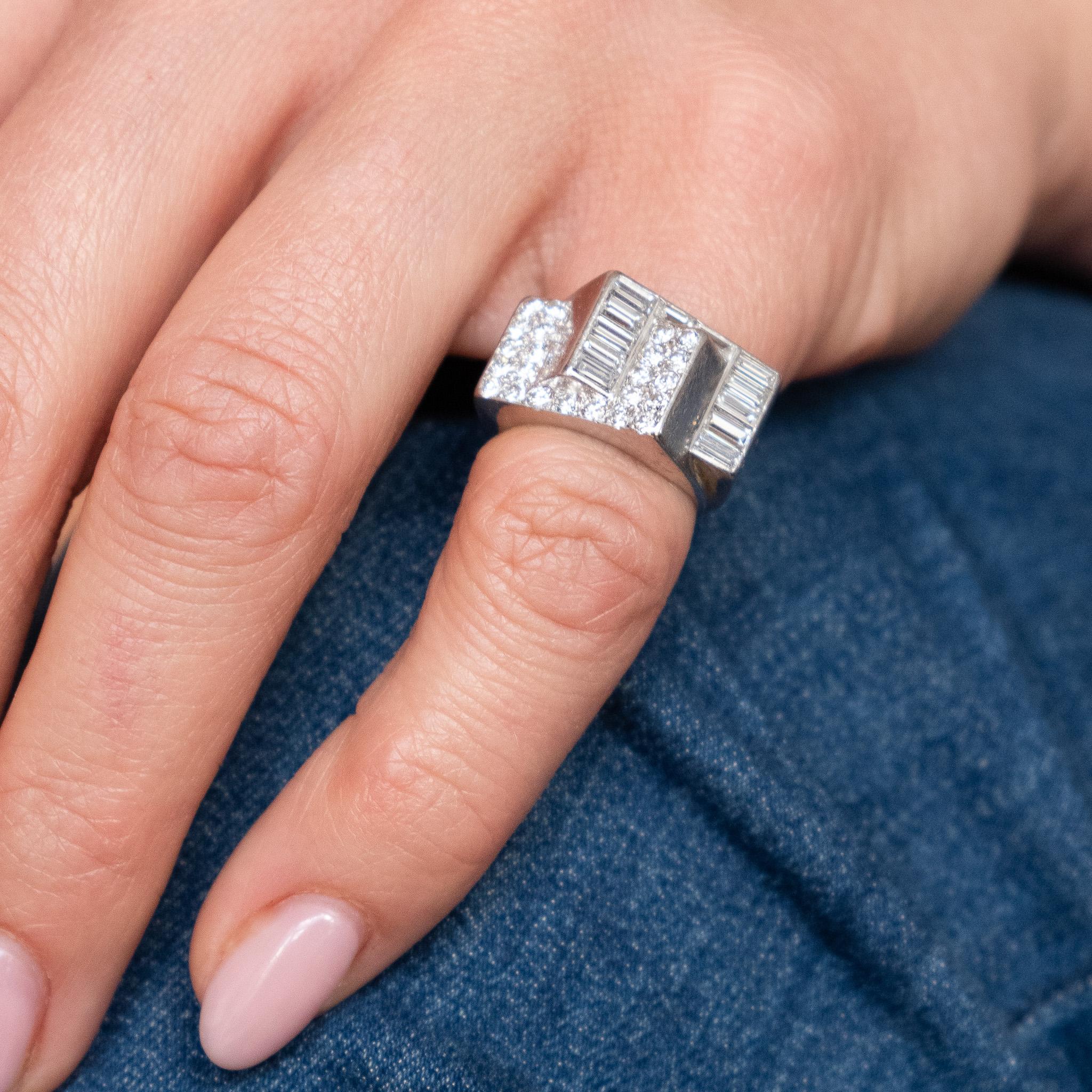 A French Platinum Art Deco Ring with Diamonds For Sale 3