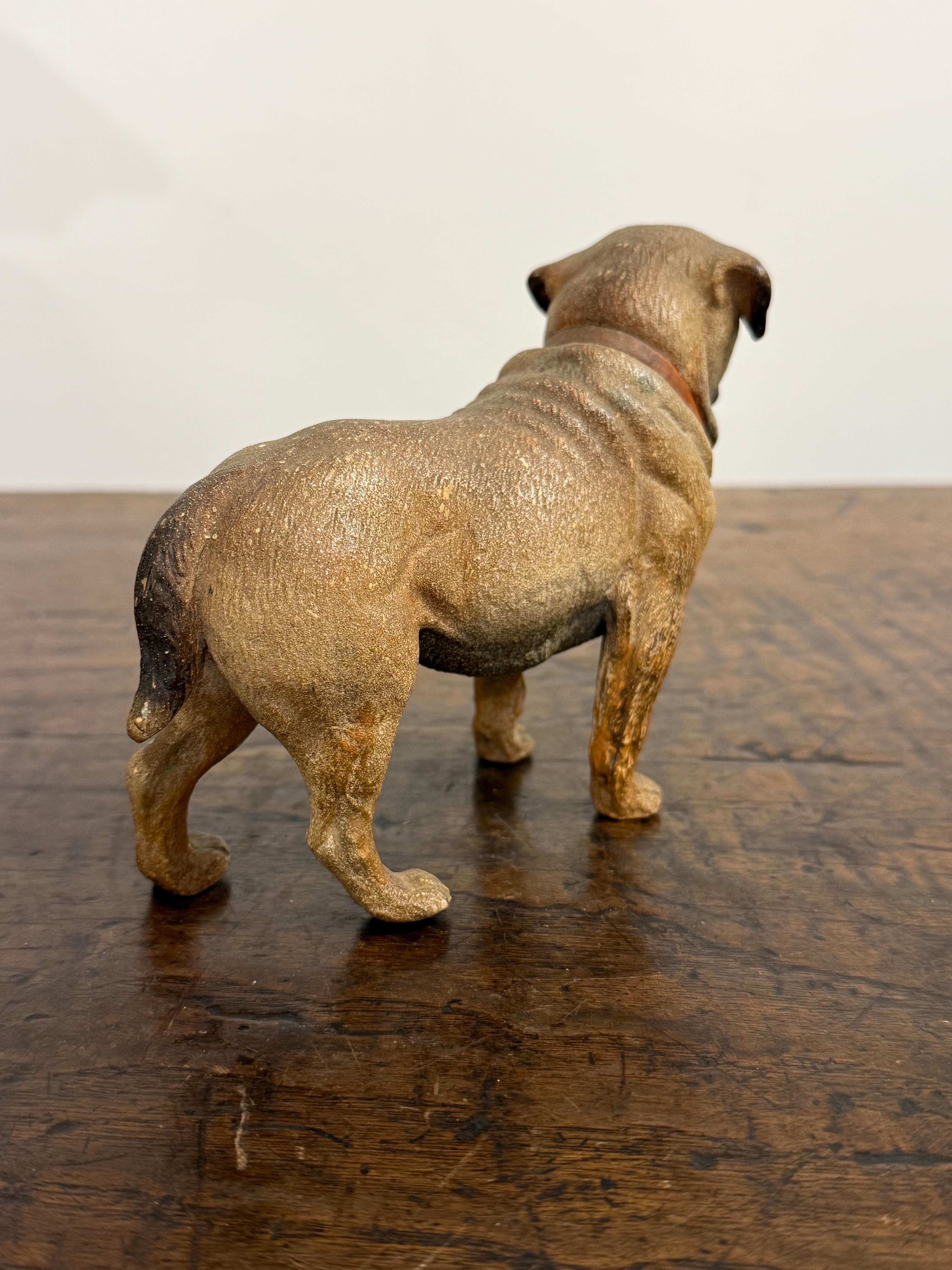 Terracotta Figura di Mastif in terracotta dipinta in policromia, Francia, XIX secolo in vendita