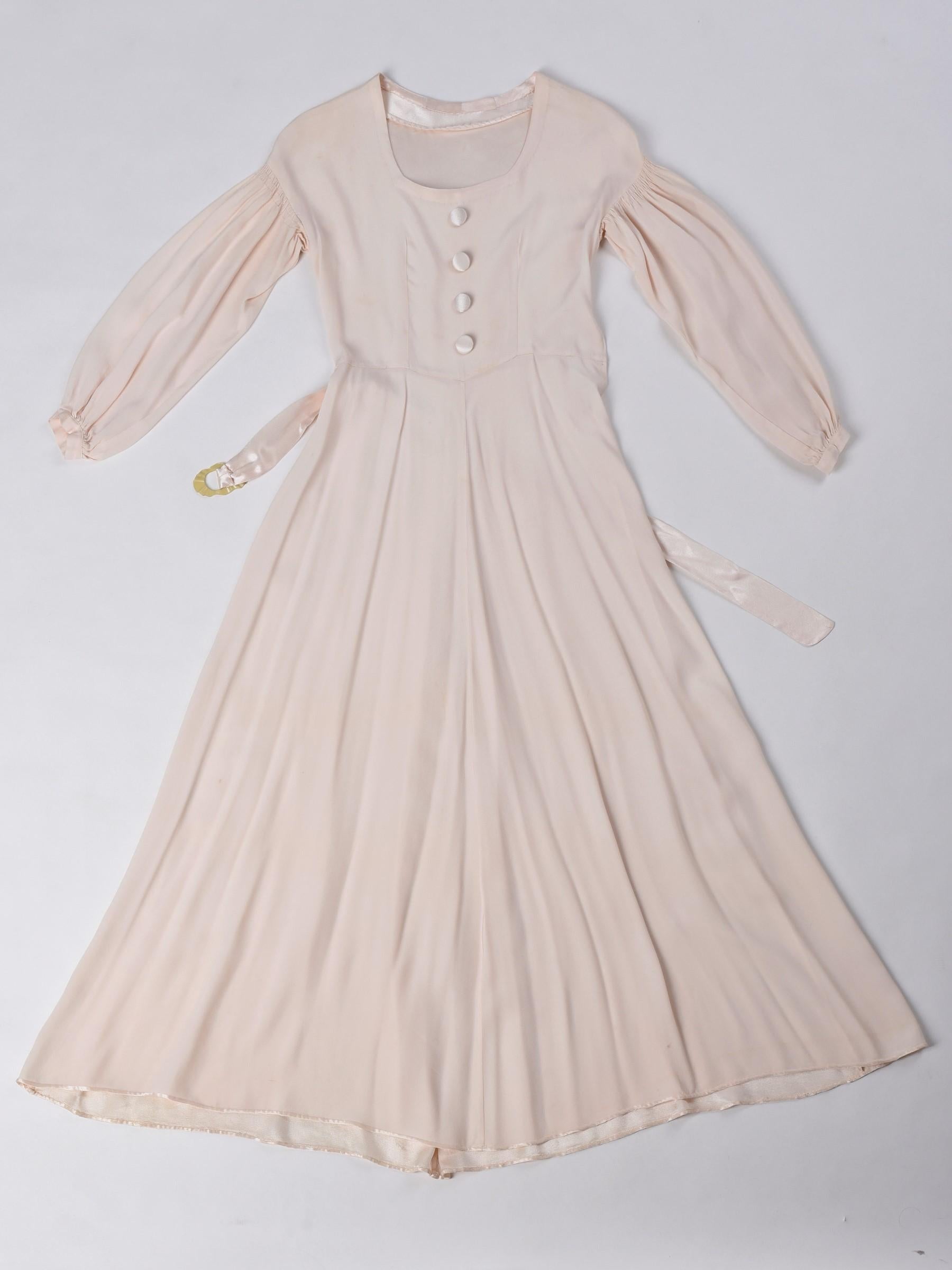A French Powder Pink Crepe Satin Ceremonial Dress Circa 1940 For Sale 5
