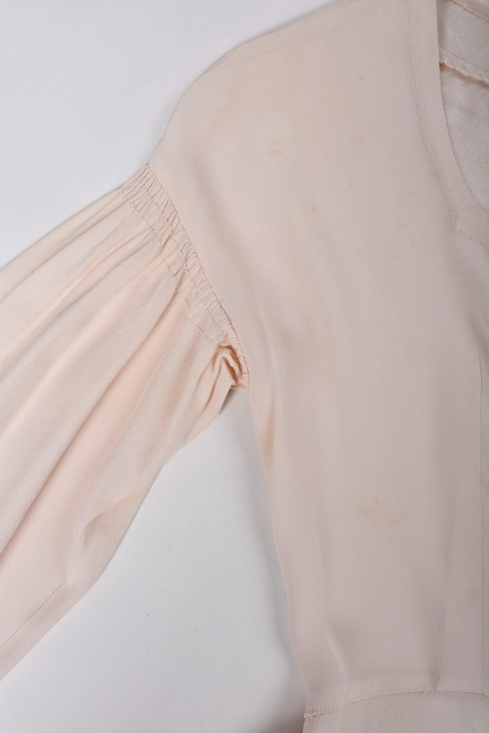 A French Powder Pink Crepe Satin Ceremonial Dress Circa 1940 For Sale 7