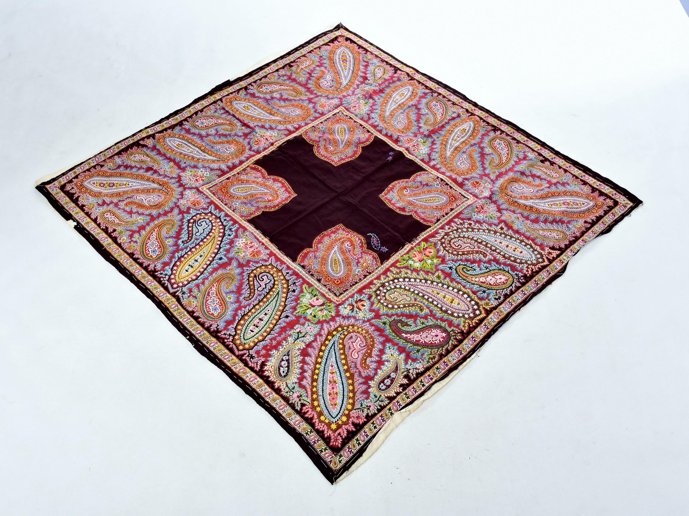 A French Printed and embroidered Paisley Cotton Fichu Shawl - Alsace Circa 1870 In Good Condition In Toulon, FR