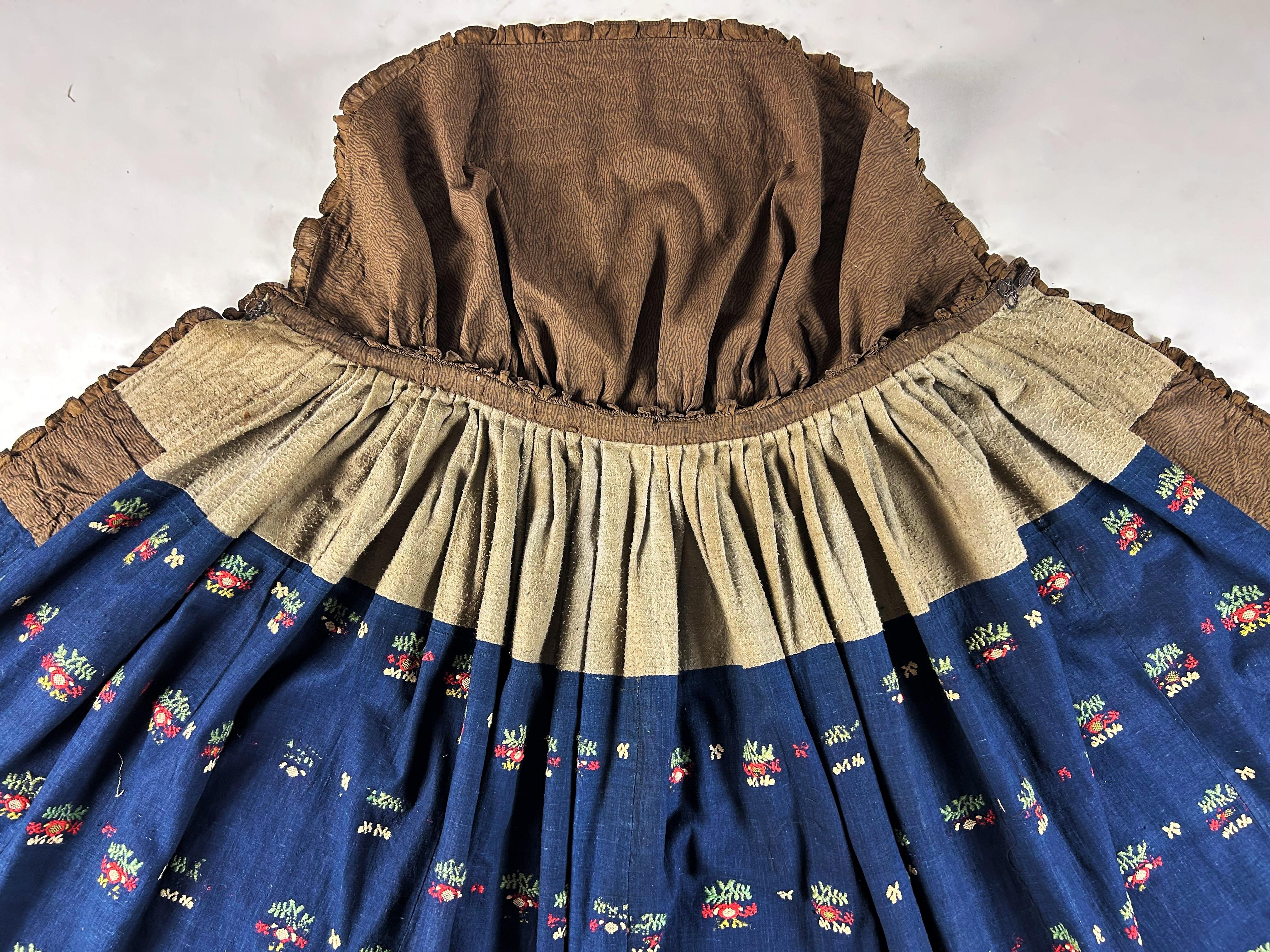 A French printed cotton hooded Long Cloak - Provence Early 19th Century For Sale 13