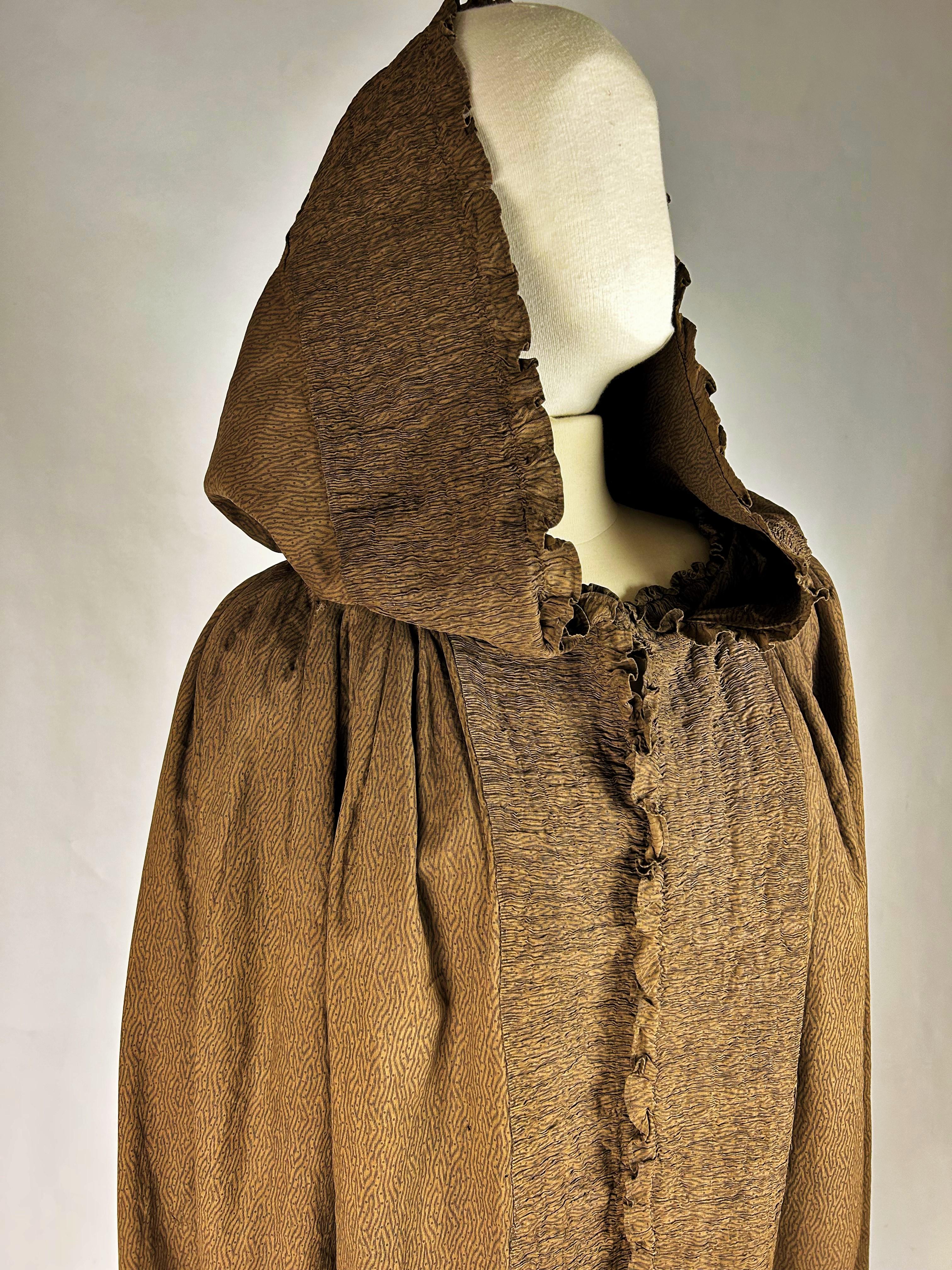 A French printed cotton hooded Long Cloak - Provence Early 19th Century For Sale 2