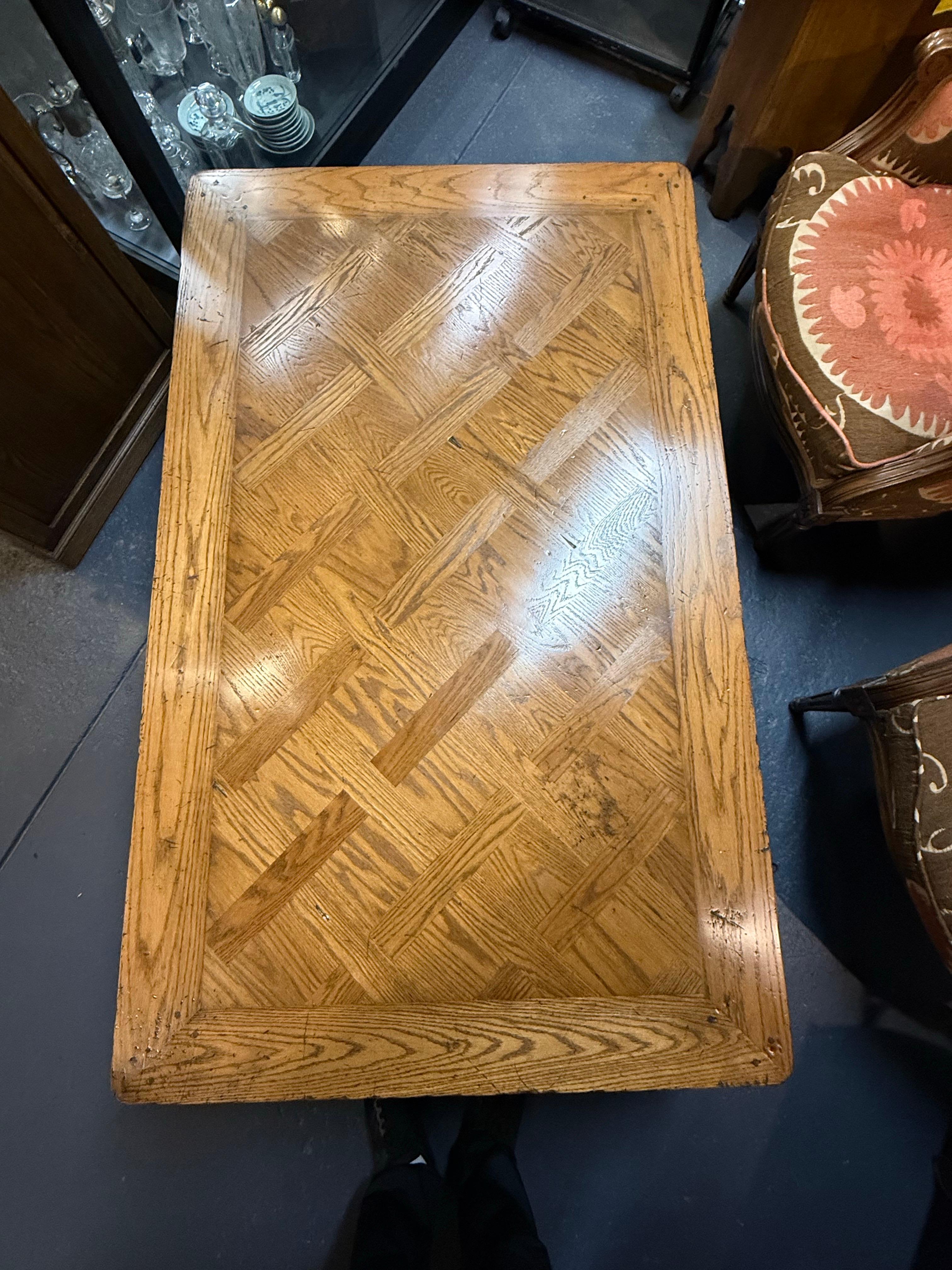 Table basse en marqueterie de style provincial français en vente 5