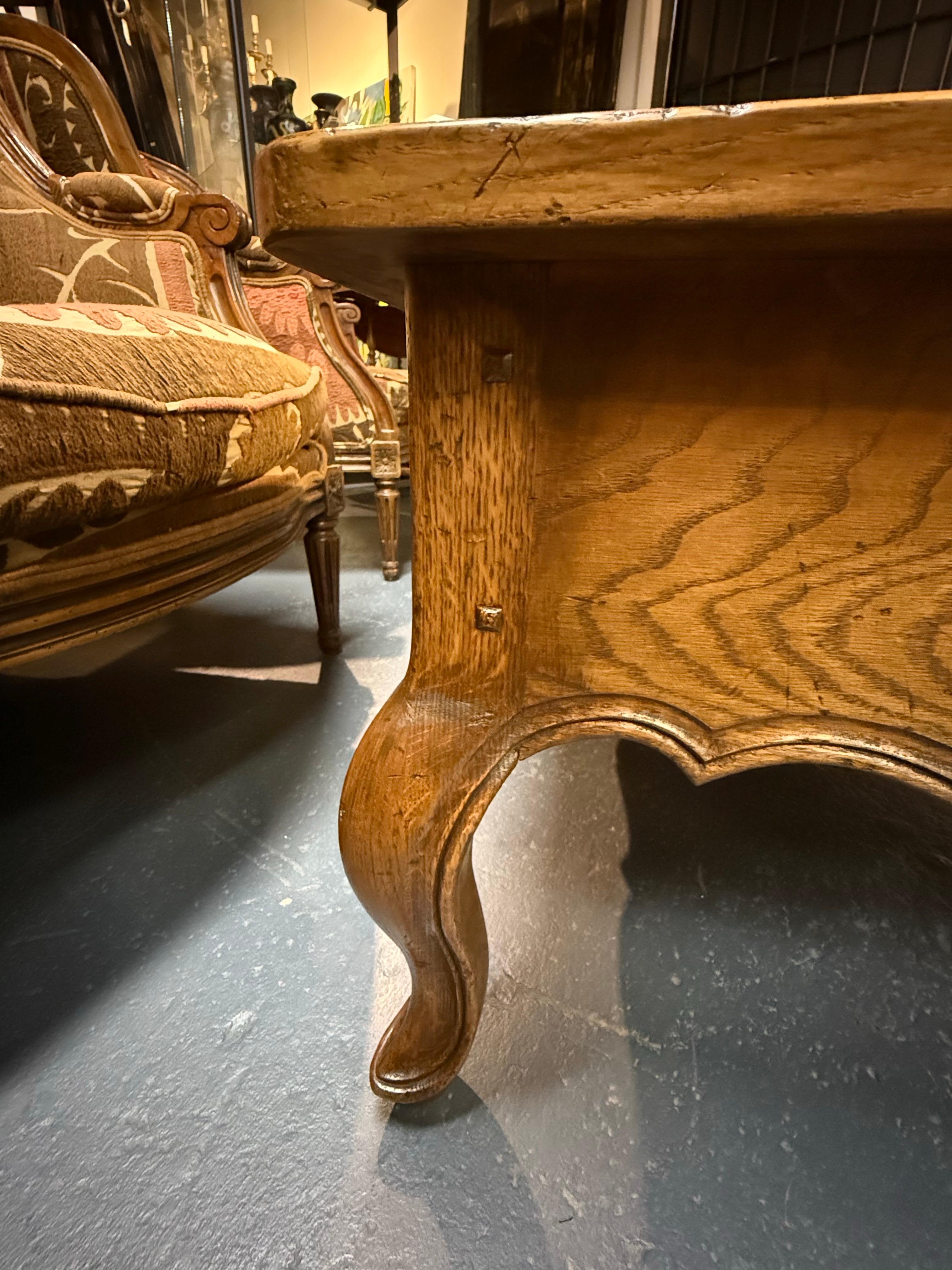 Table basse en marqueterie de style provincial français en vente 7
