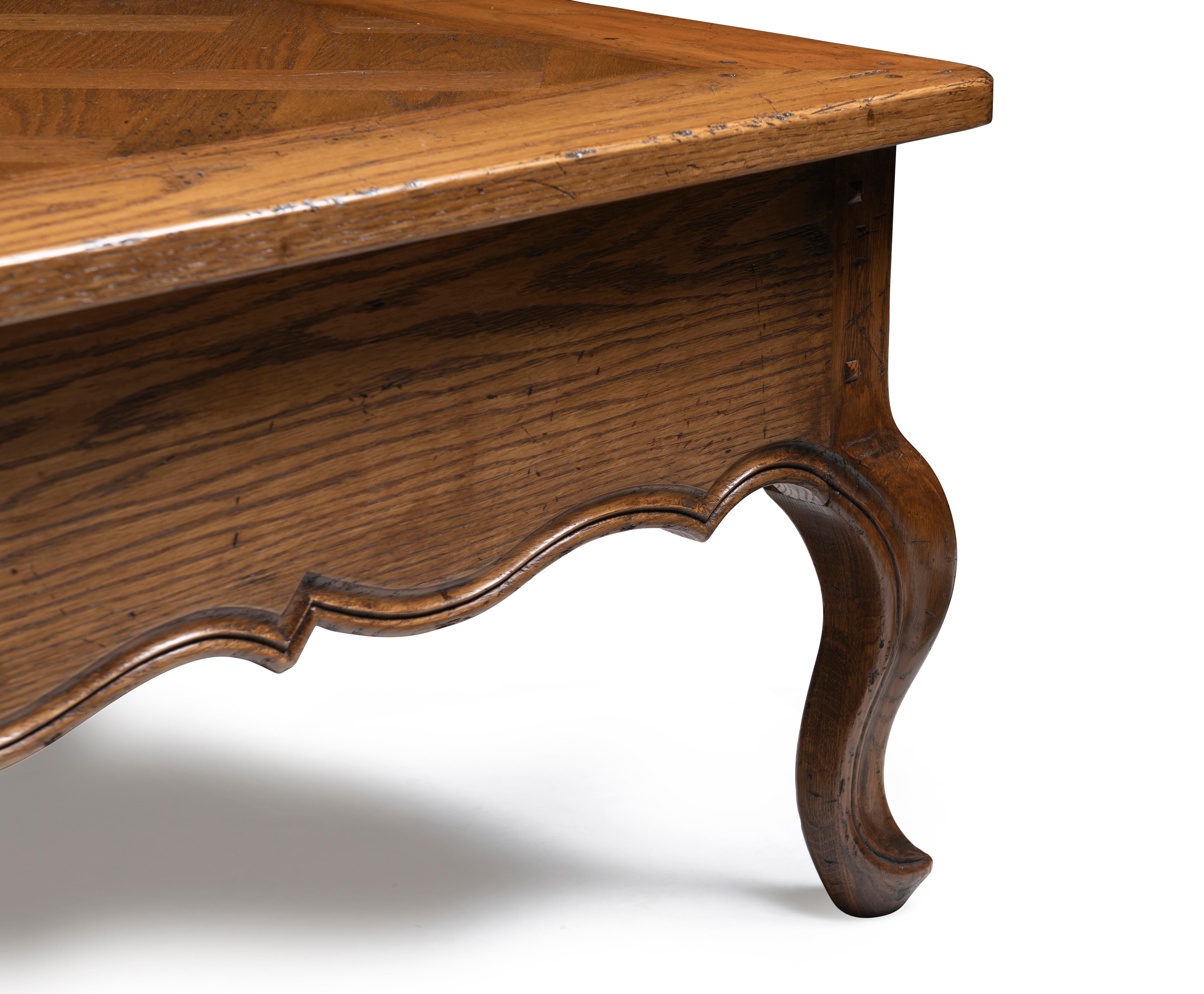 Australien Table basse en marqueterie de style provincial français en vente