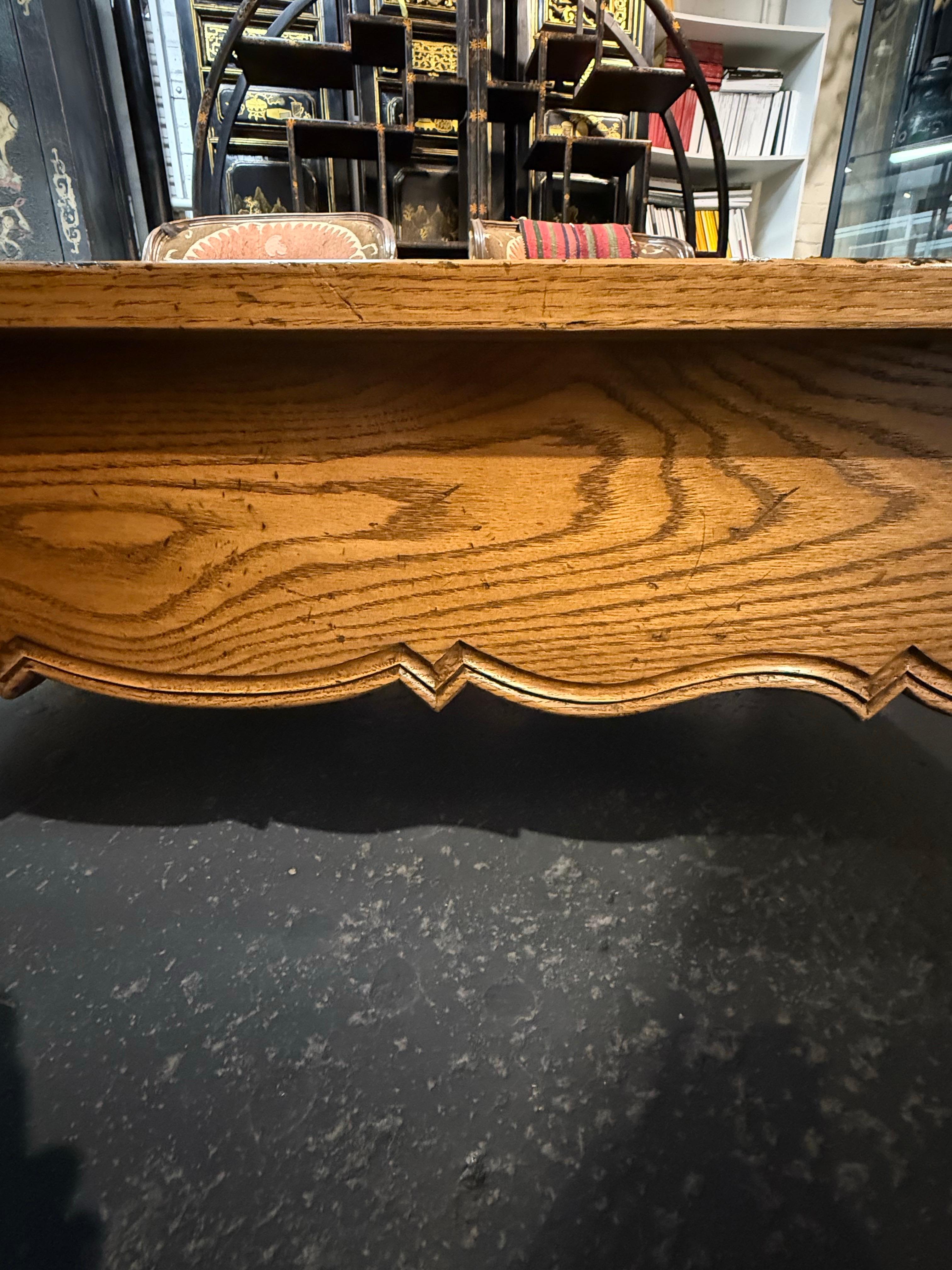 Table basse en marqueterie de style provincial français en vente 2