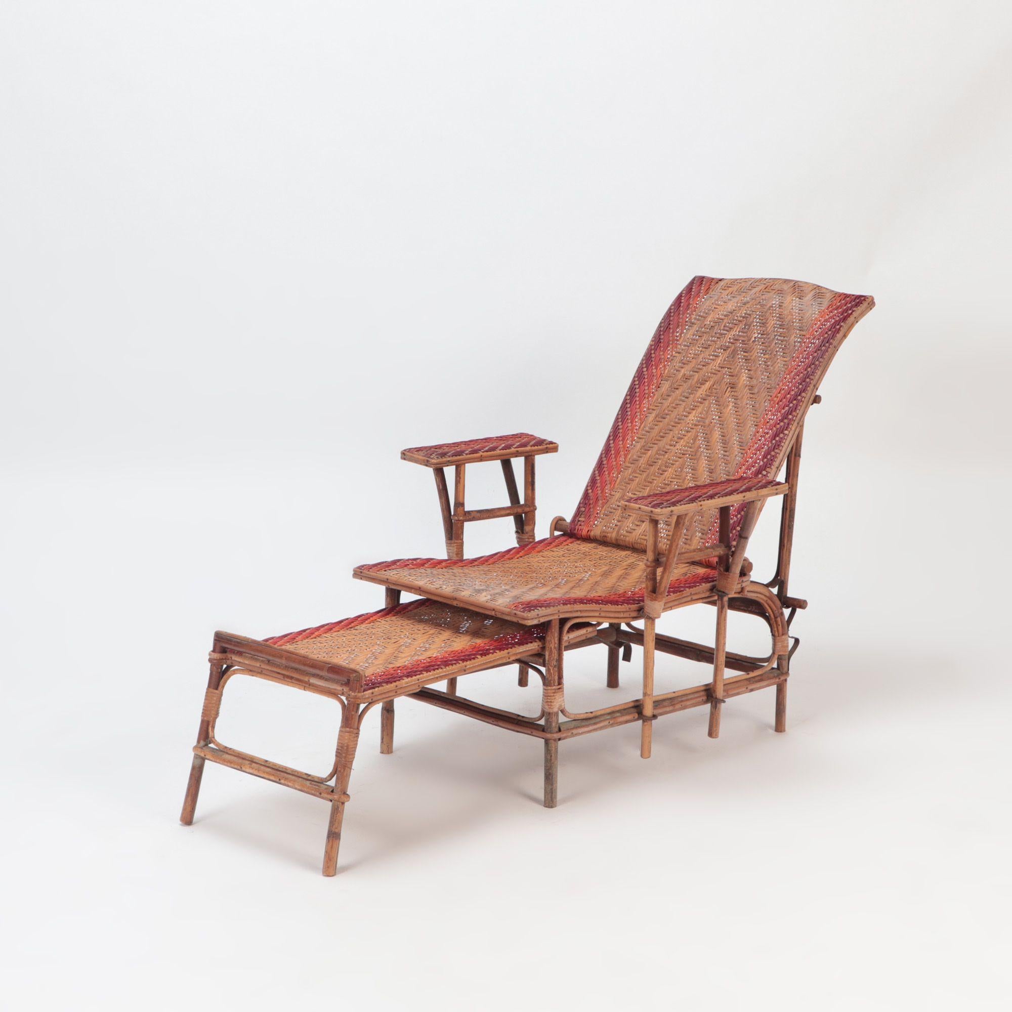 Art Nouveau French Rattan Chaise Longue with Orange and Red Stripes, circa 1900 For Sale
