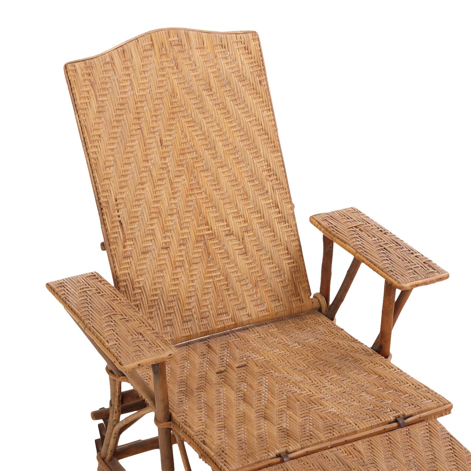 A French rattan convertible chaise lounge, C. 1900. For Sale 1