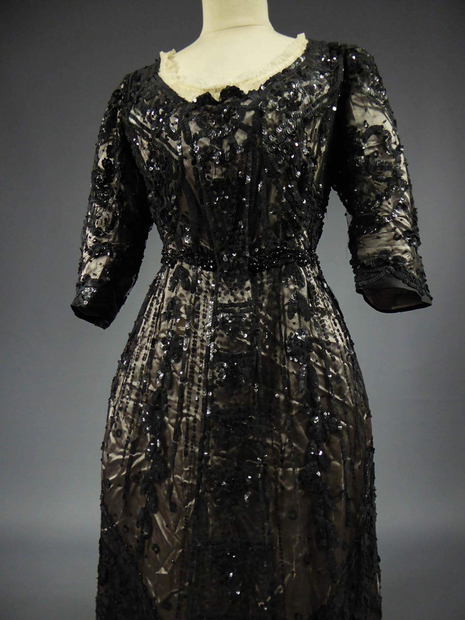 Circa 1900
France

Beautiful reception dress with train, probably Haute Couture, entirely embroidered with jet pearls and sequins on black tulle dating from the Belle Epoque. High waist dress with small pouff and large bow on the kidneys enhancing a