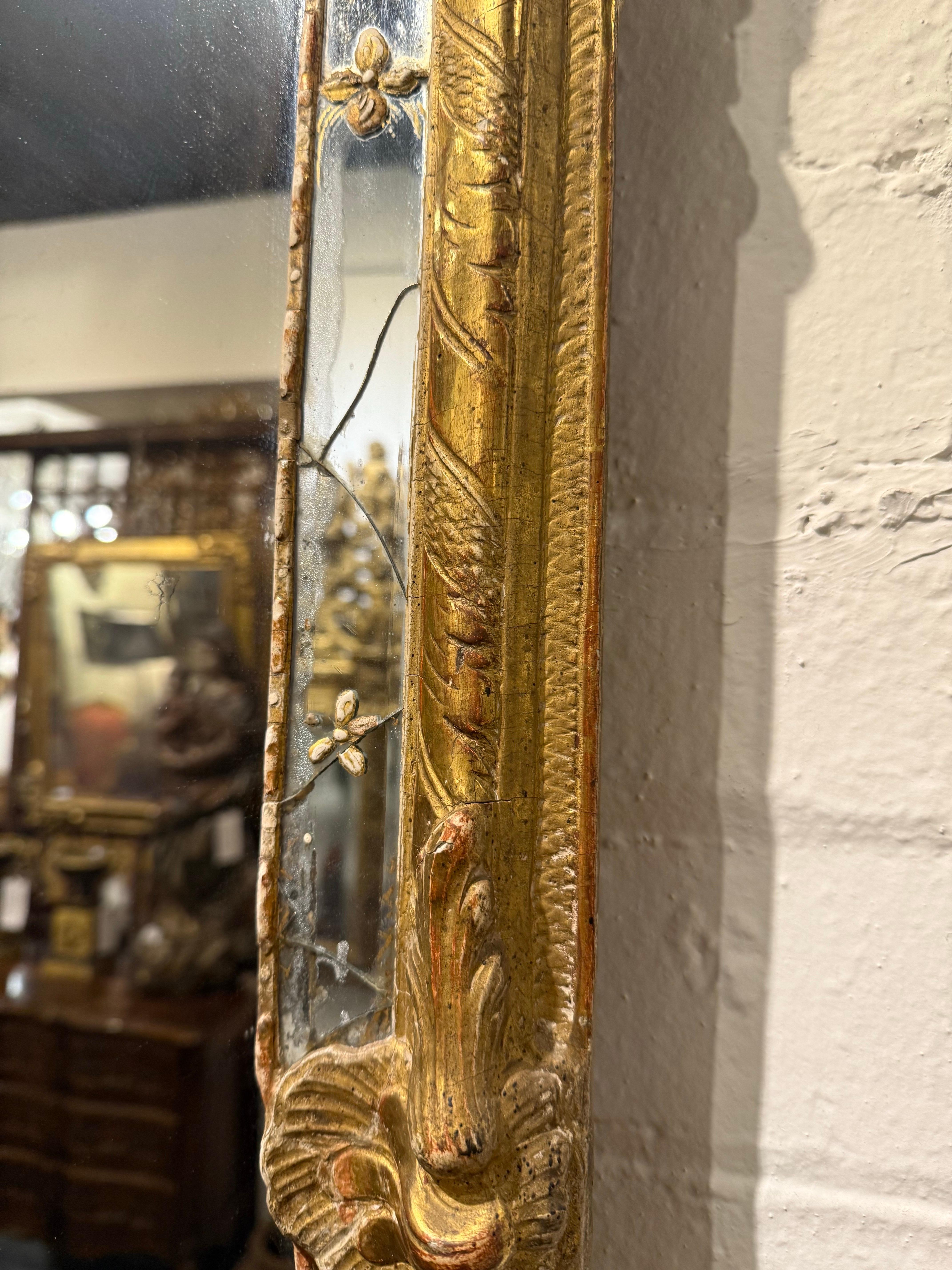 A French Régence Gilt Hall Mirror, 18th Century in vendita 5
