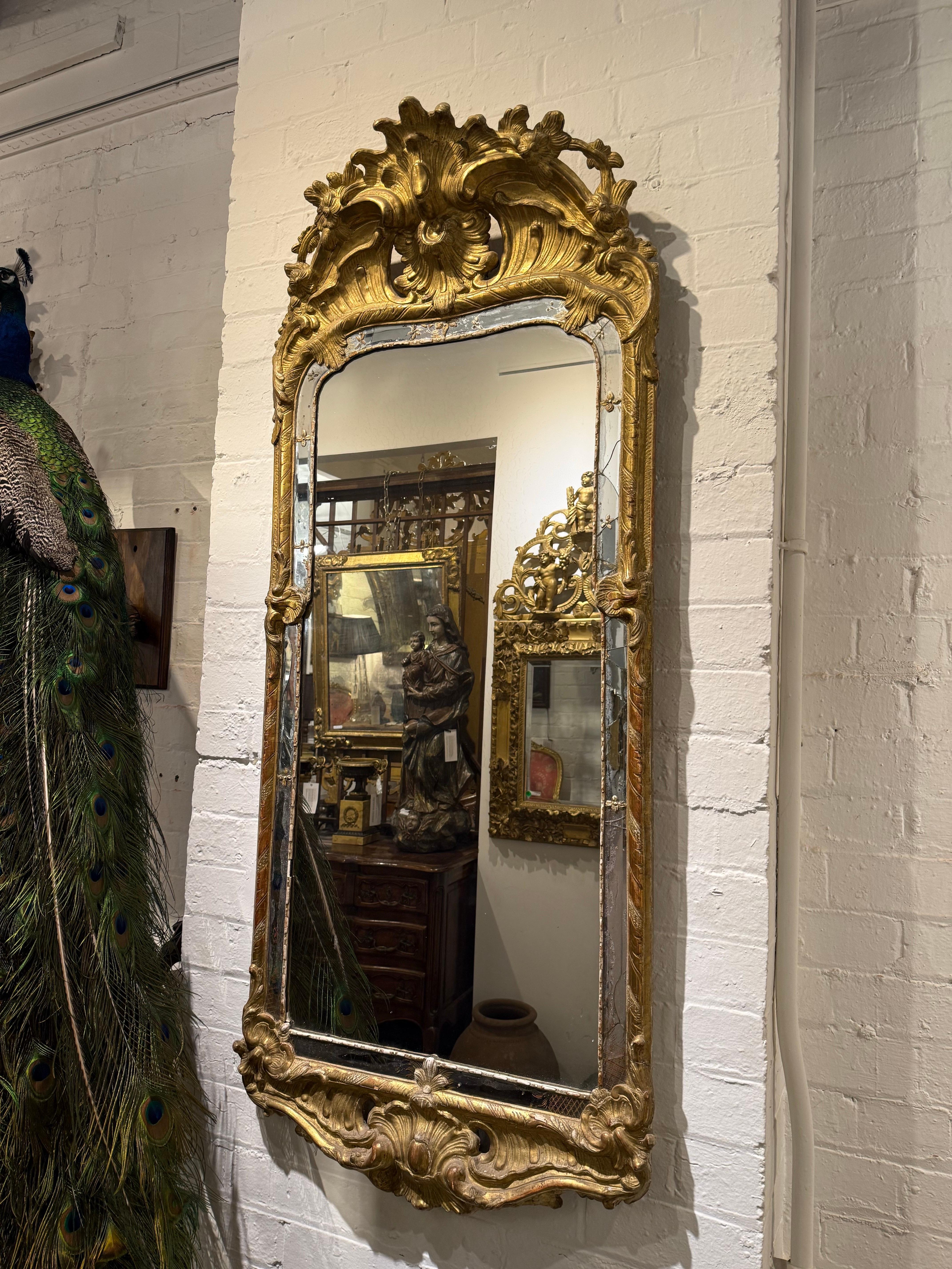 A French Régence Gilt Hall Mirror, 18th Century in vendita 7