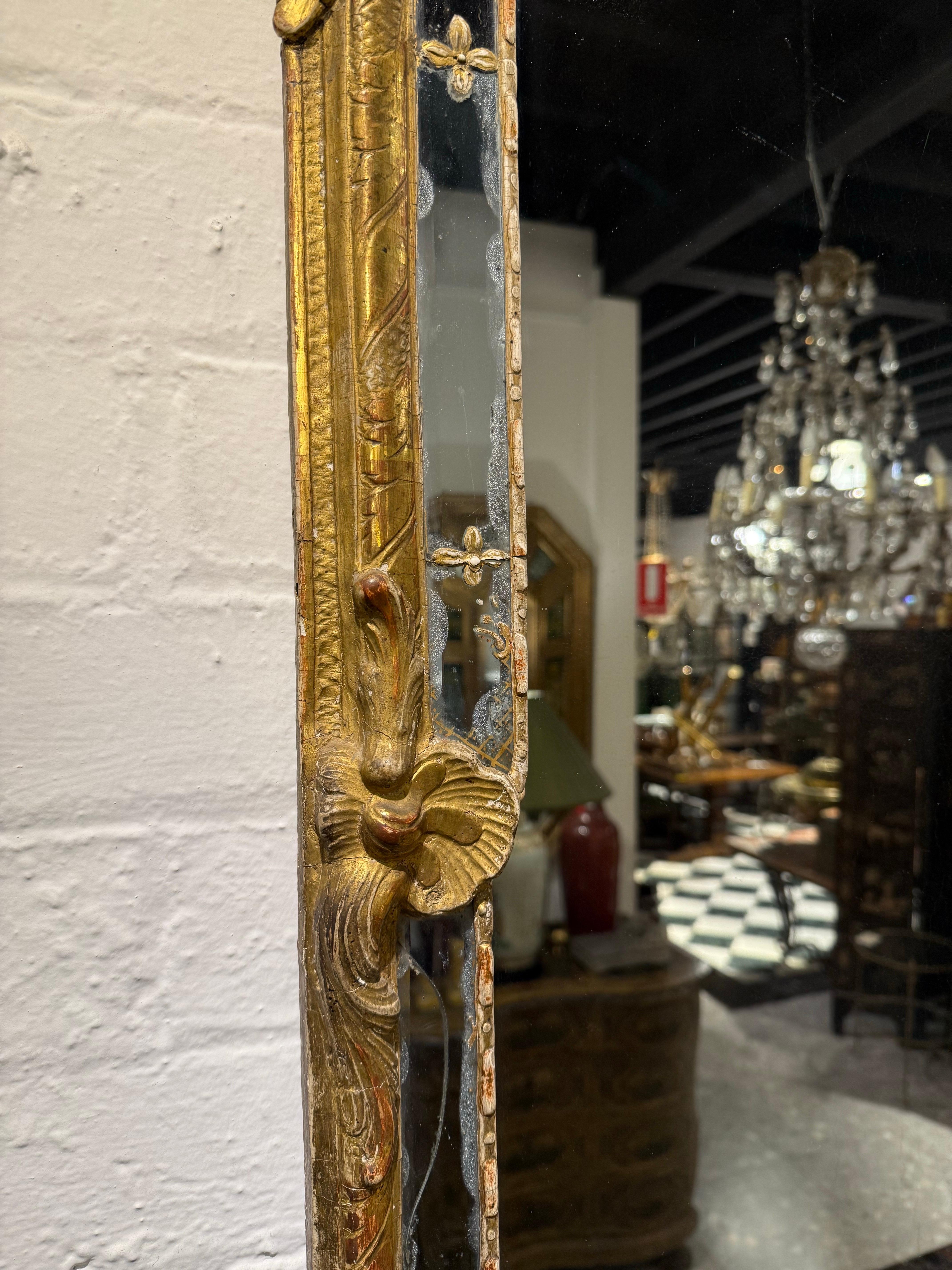 Specchio A French Régence Gilt Hall Mirror, 18th Century in vendita