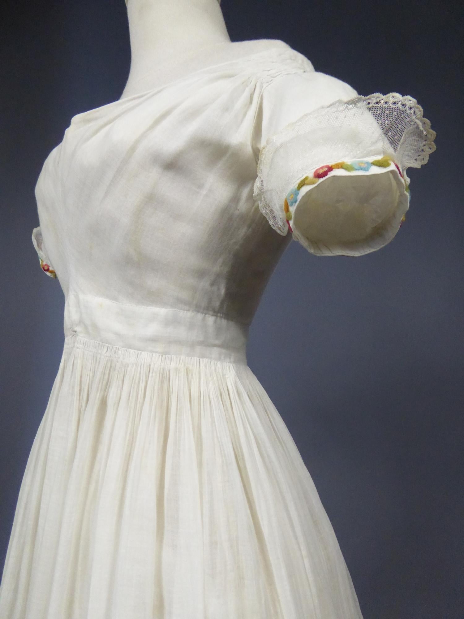 Französisches Regency-Kleid aus mit Wolle besticktem Baumwollmusselin:: um 1825 6