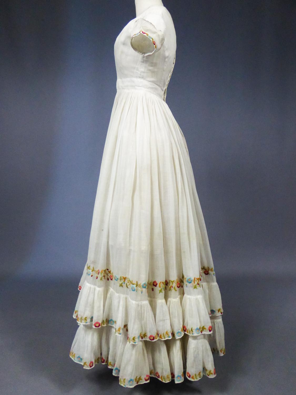 Französisches Regency-Kleid aus mit Wolle besticktem Baumwollmusselin:: um 1825 7