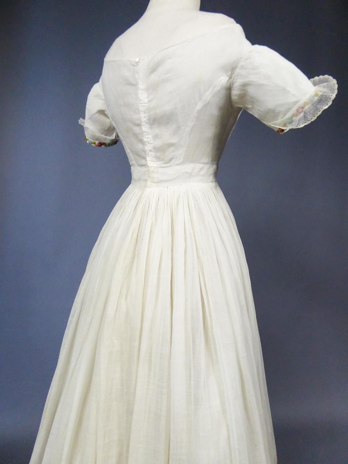 Französisches Regency-Kleid aus mit Wolle besticktem Baumwollmusselin:: um 1825 10