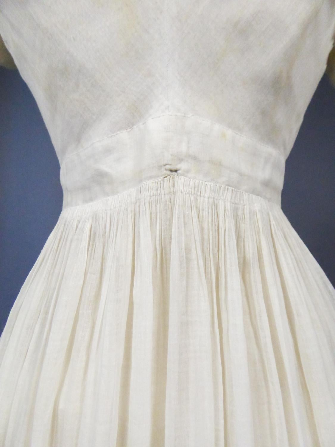 Französisches Regency-Kleid aus mit Wolle besticktem Baumwollmusselin:: um 1825 3