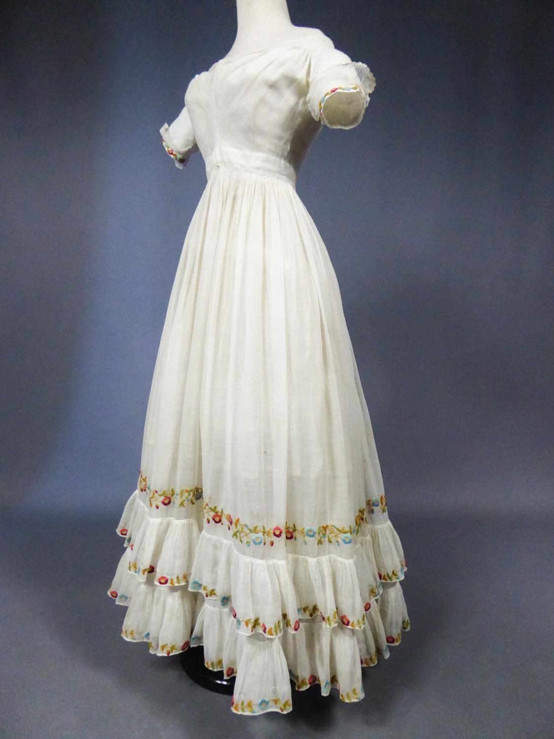Französisches Regency-Kleid aus mit Wolle besticktem Baumwollmusselin:: um 1825 4