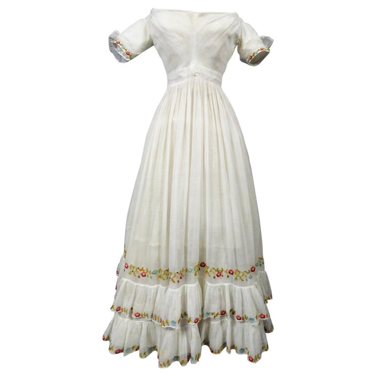 A French Regency Dress in cotton muslin embroidered with wool Circa 1825 at  1stDibs | regency muslin dress, muslin dress regency, muslin regency dress