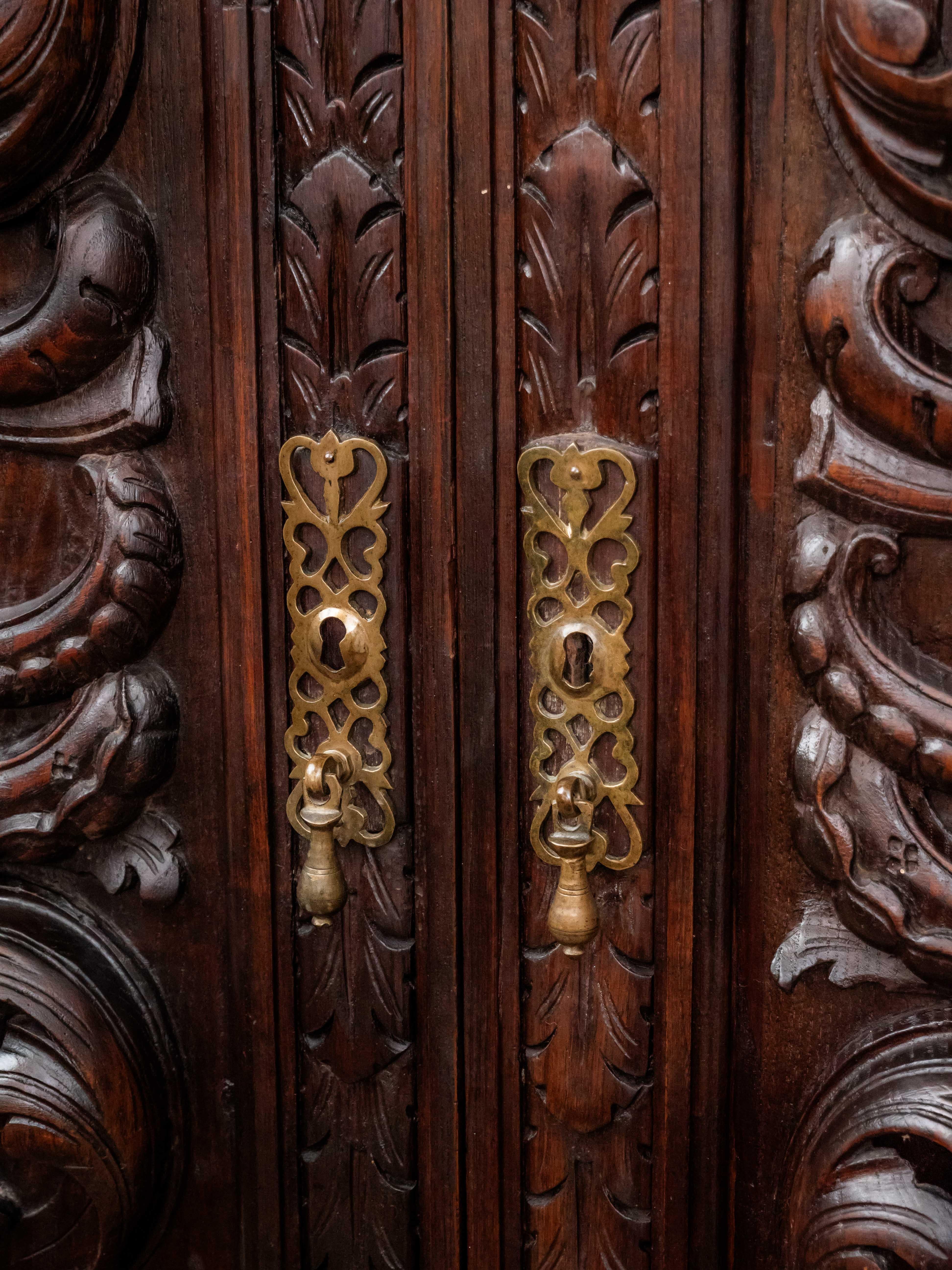 A French Renaissance cabinet from Lyon For Sale 4