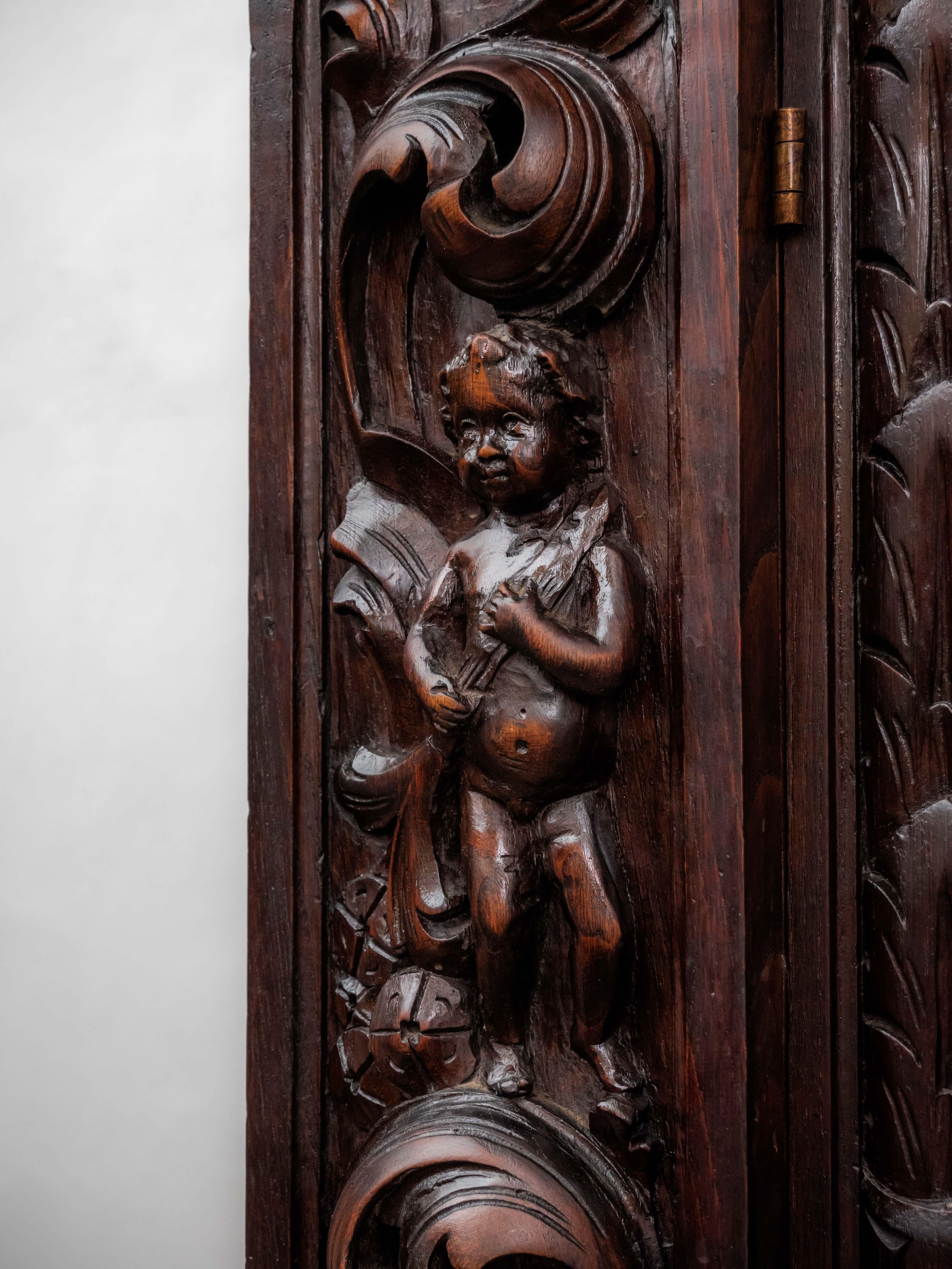 A French Renaissance cabinet from Lyon For Sale 3