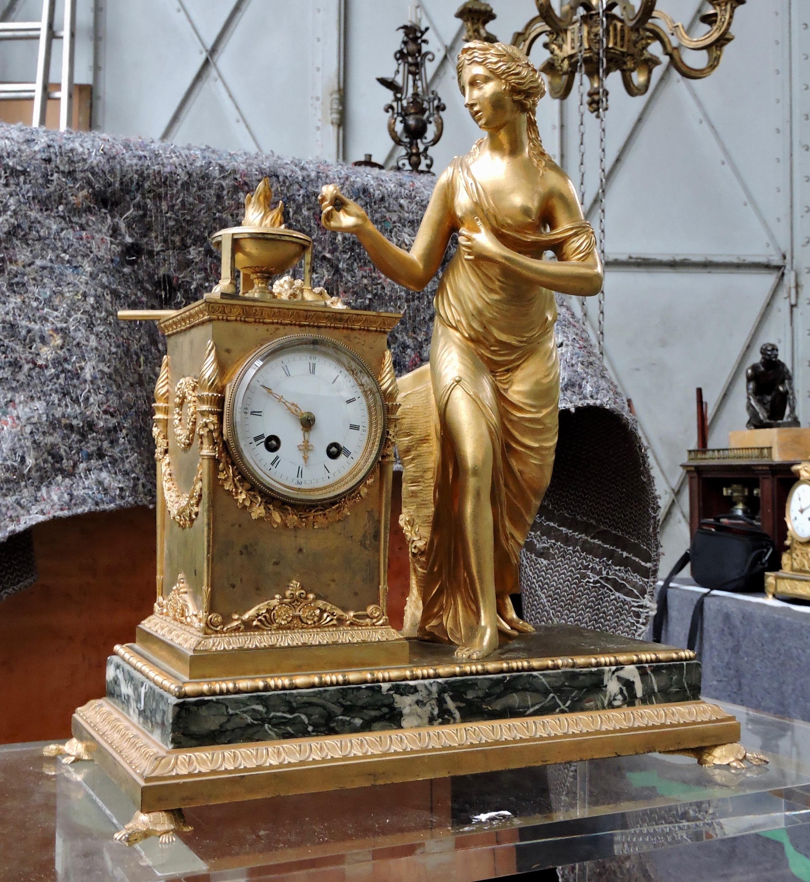 French Restauration Marble and Ormolu Mantle Clock In Fair Condition In Saint-Ouen, FR