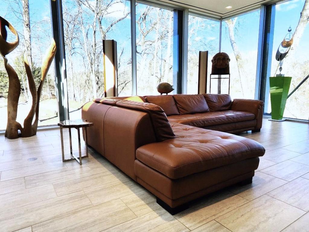 A French Roche Bobois leather sectional sofa. For Sale 5