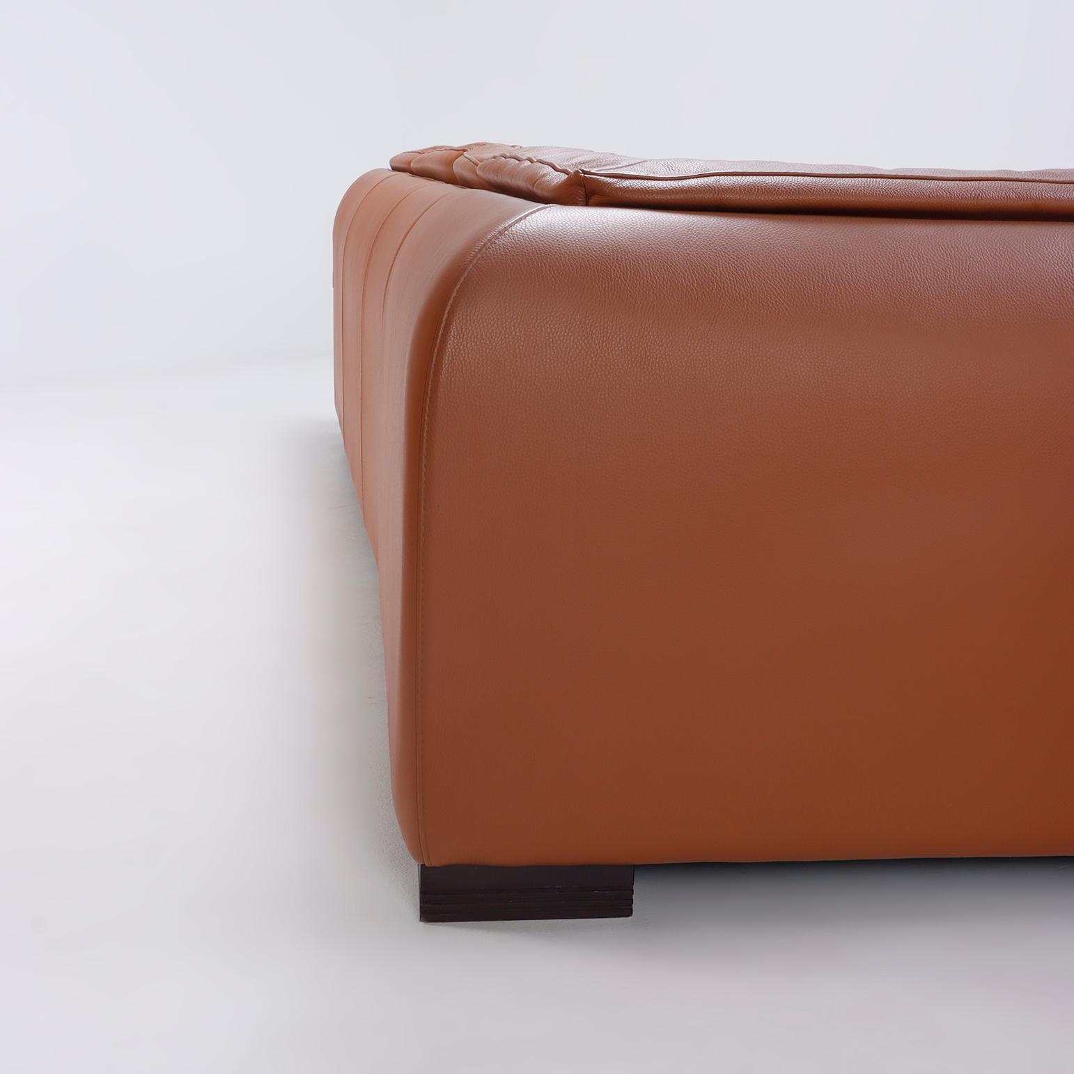 Ein französisches Roche Bobois-Leder-Sofa aus Leder. im Angebot 3