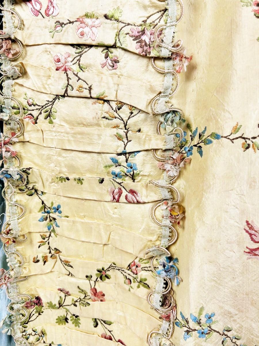 A french sack-back gown's coat and its stomacher in brocaded silk Circa 1760 5
