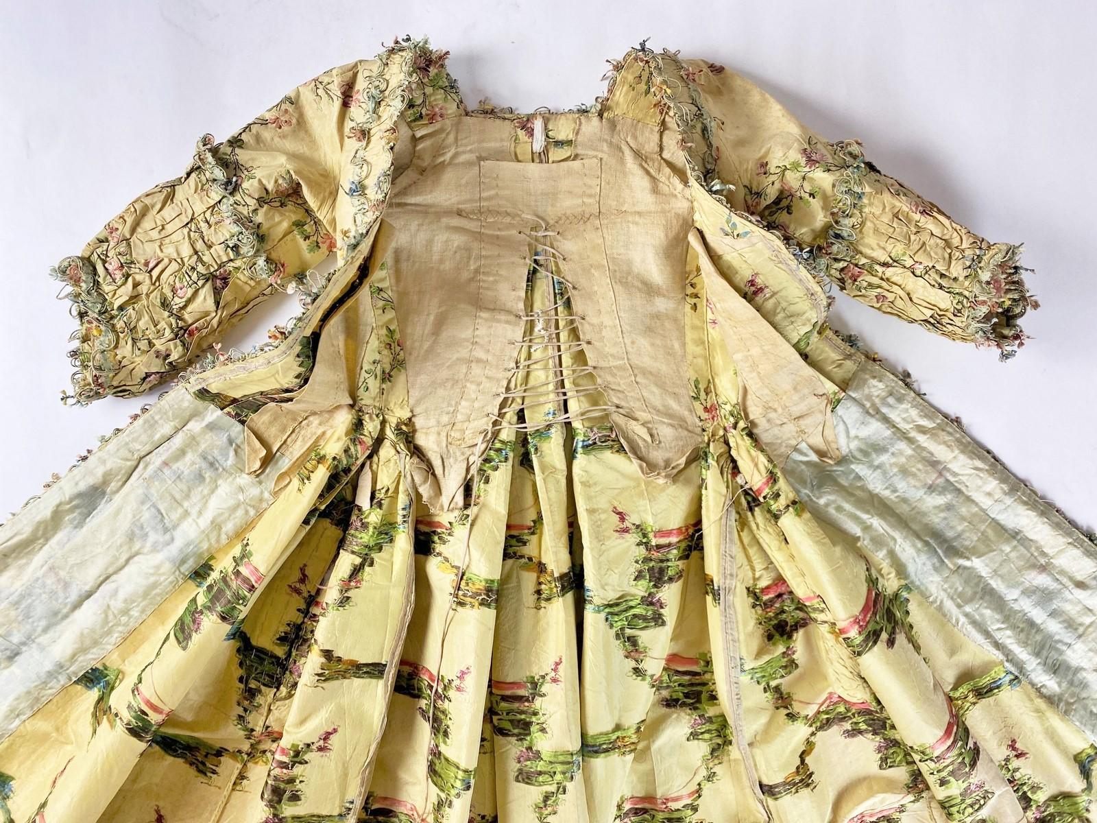 A french sack-back gown's coat and its stomacher in brocaded silk Circa 1760 9