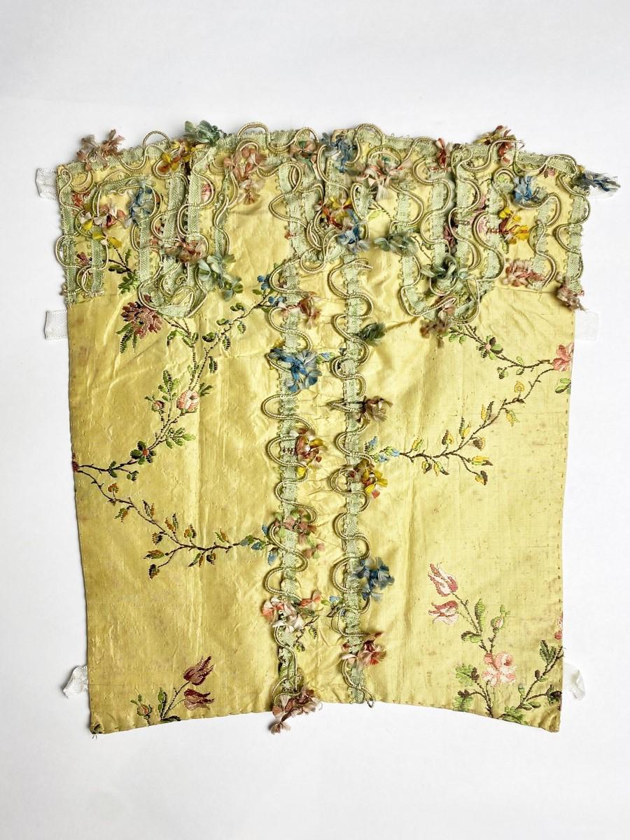 A french sack-back gown's coat and its stomacher in brocaded silk Circa 1760 10