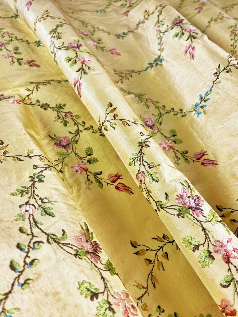 A french sack-back gown's coat and its stomacher in brocaded silk Circa 1760 12
