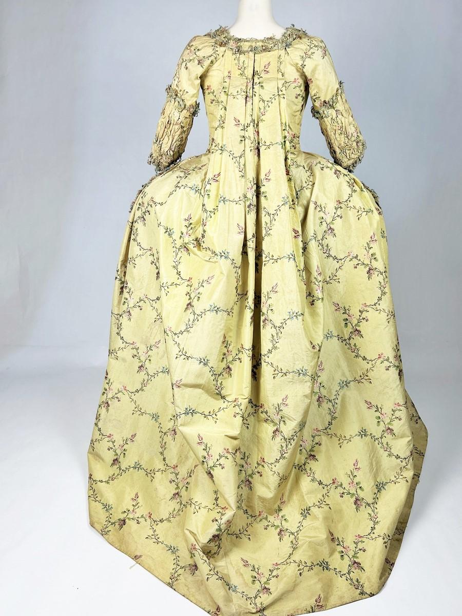A french sack-back gown's coat and its stomacher in brocaded silk Circa 1760 4