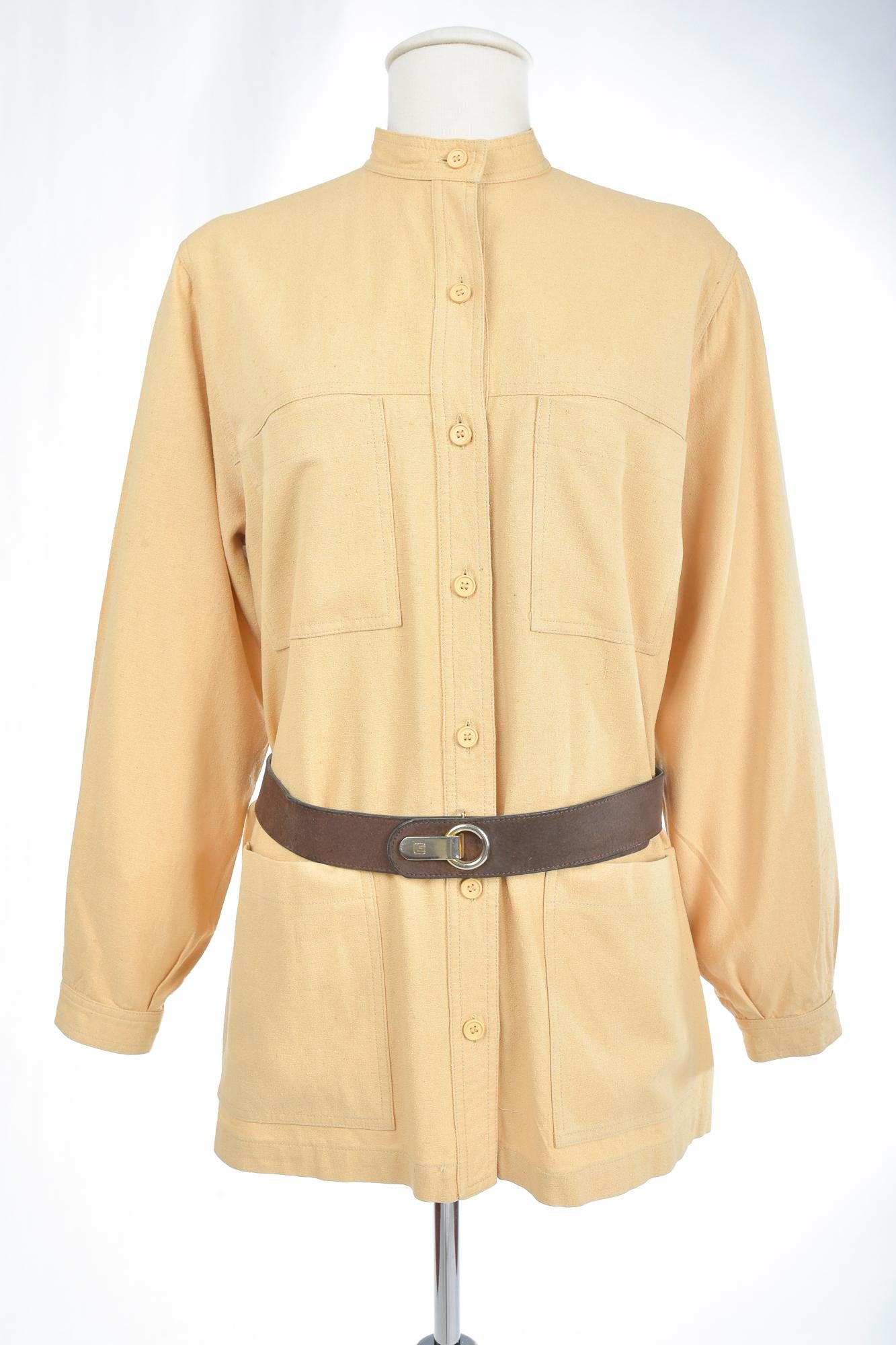 A French Safari Yellow Saharienne Blouse by Guy Laroche Paris Circa 1975-1980 In Good Condition For Sale In Toulon, FR