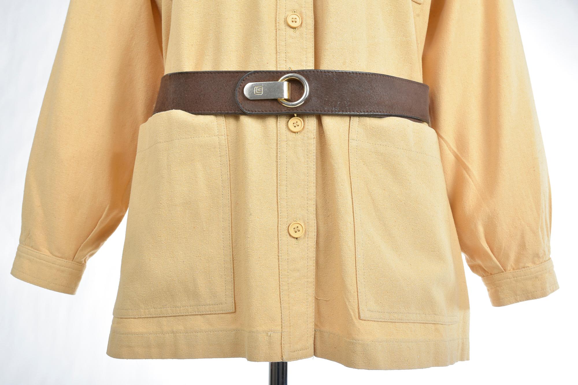 Französische Safari-Bluse von Guy Laroche Paris CIRCA 1975-1980, gelb, Saharienne Damen im Angebot