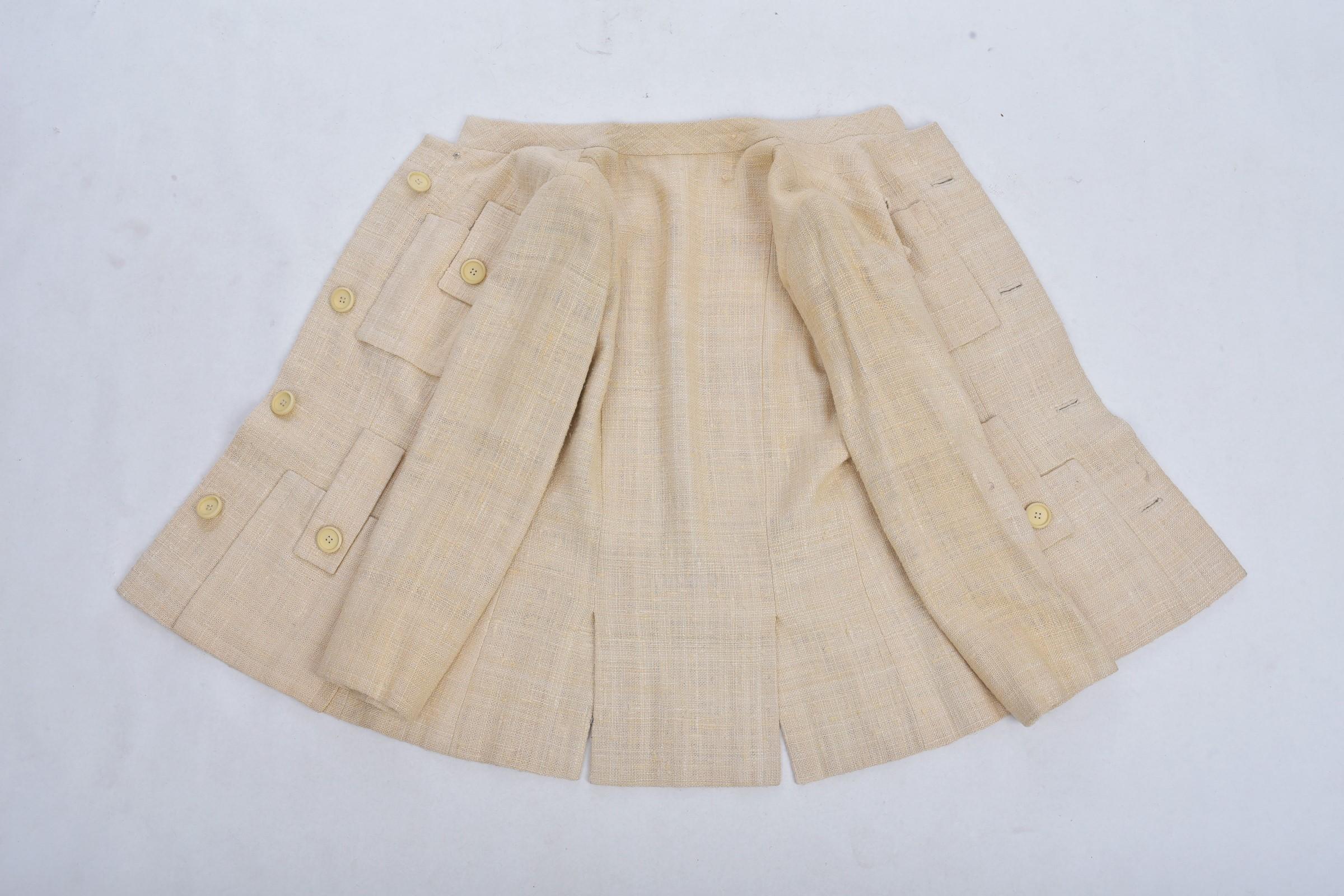 Women's  A French Safari Jacket In Beige Linen And Silk Toile Circa 1968-1972 For Sale