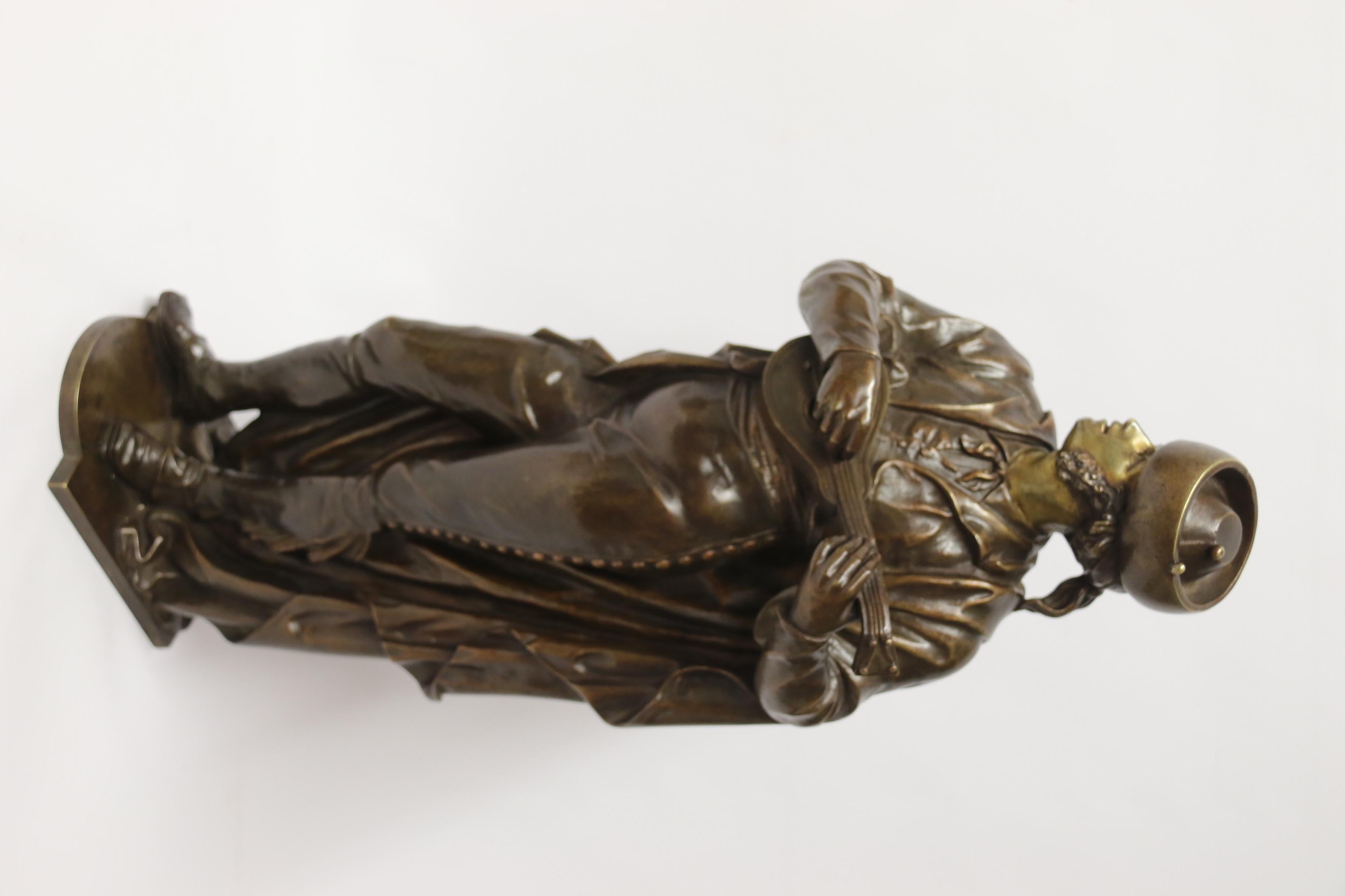 Une très belle étude en bronze de l'artiste et sculpteur espagnol Justo de Gandarias (1846 - 1933) intitulée le Musicien, très bien réalisée.

Elle représente une composition très agréable d'un musicien espagnol du 19e siècle, vêtu de façon