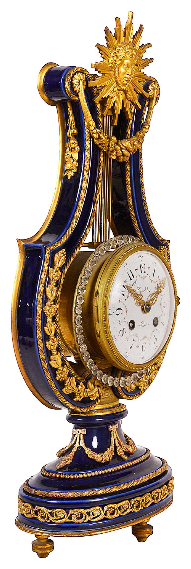 Französische lyra-Uhr aus Porzellan und Goldbronze im Sevres-Stil (19. Jahrhundert) im Angebot