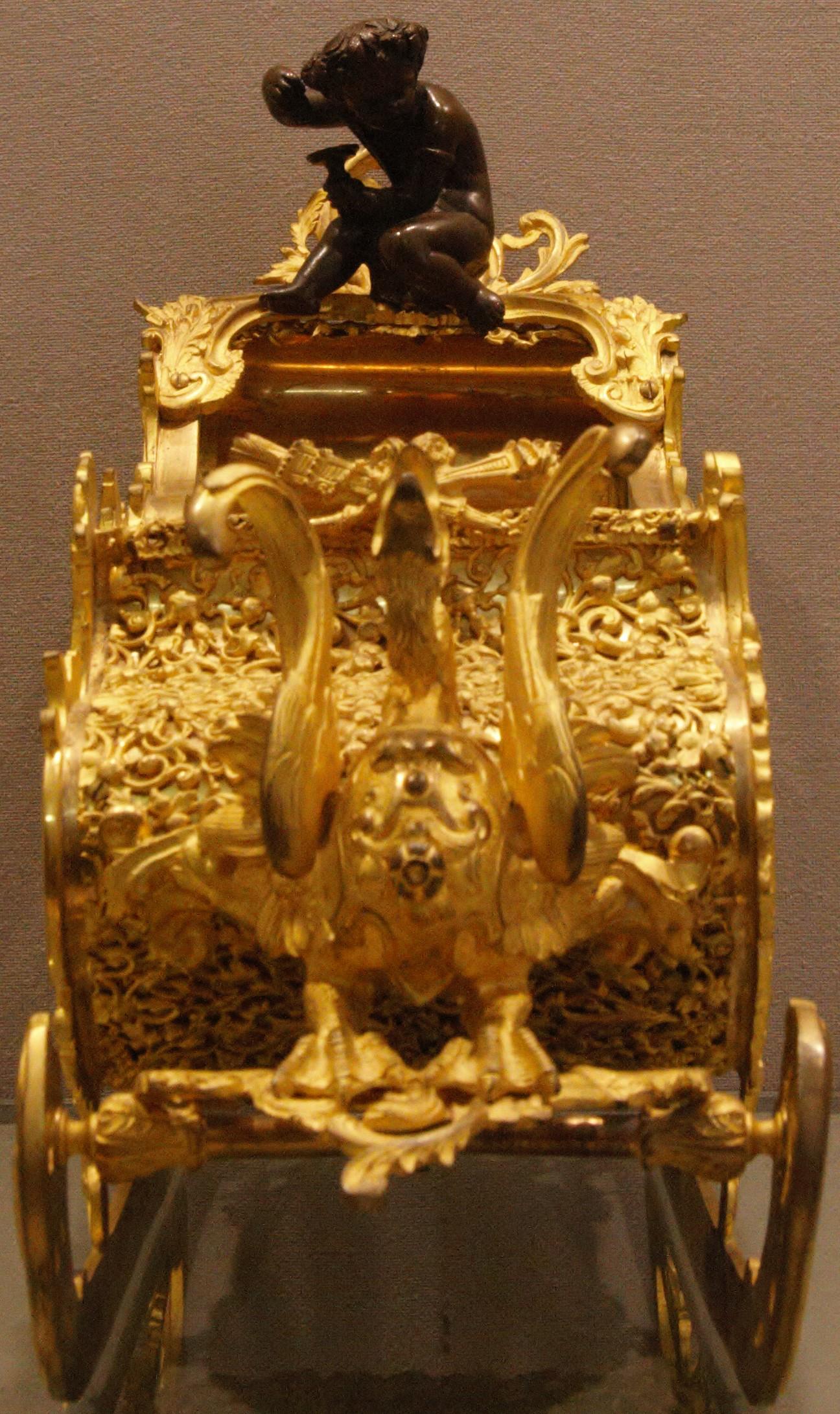 A French sled chariot bronze gilded and onyx centerpiece, circa 1890. It's chiselled with exquisite details.