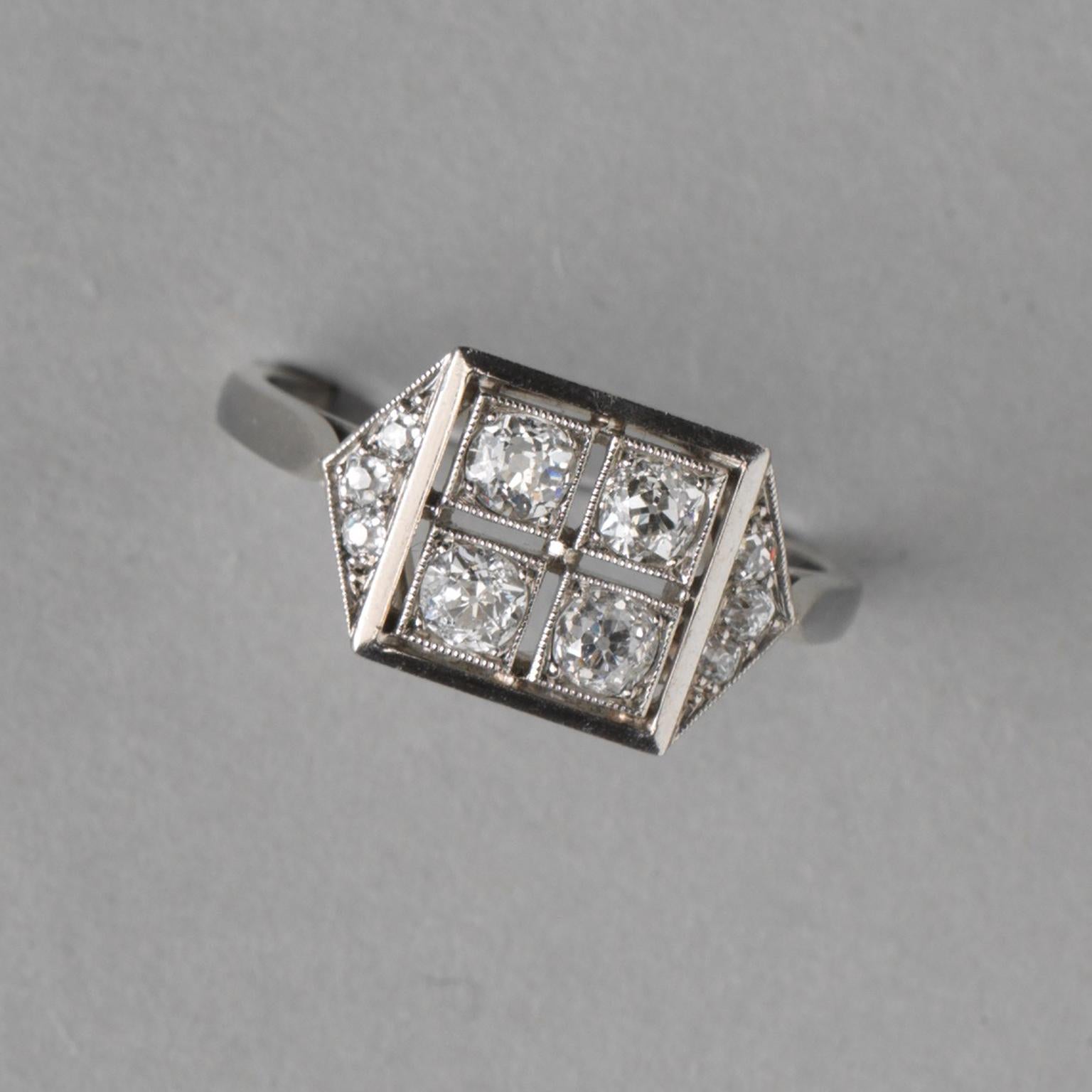 Quadratischer Art-Déco-Ring aus Platin mit Diamanten (Art déco) im Angebot