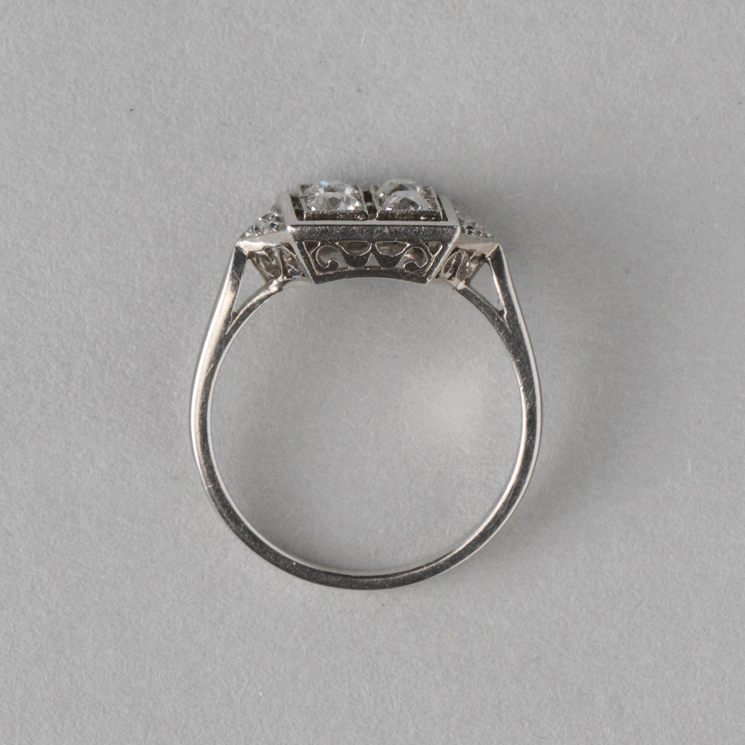 Quadratischer Art-Déco-Ring aus Platin mit Diamanten (Alteuropäischer Schliff) im Angebot