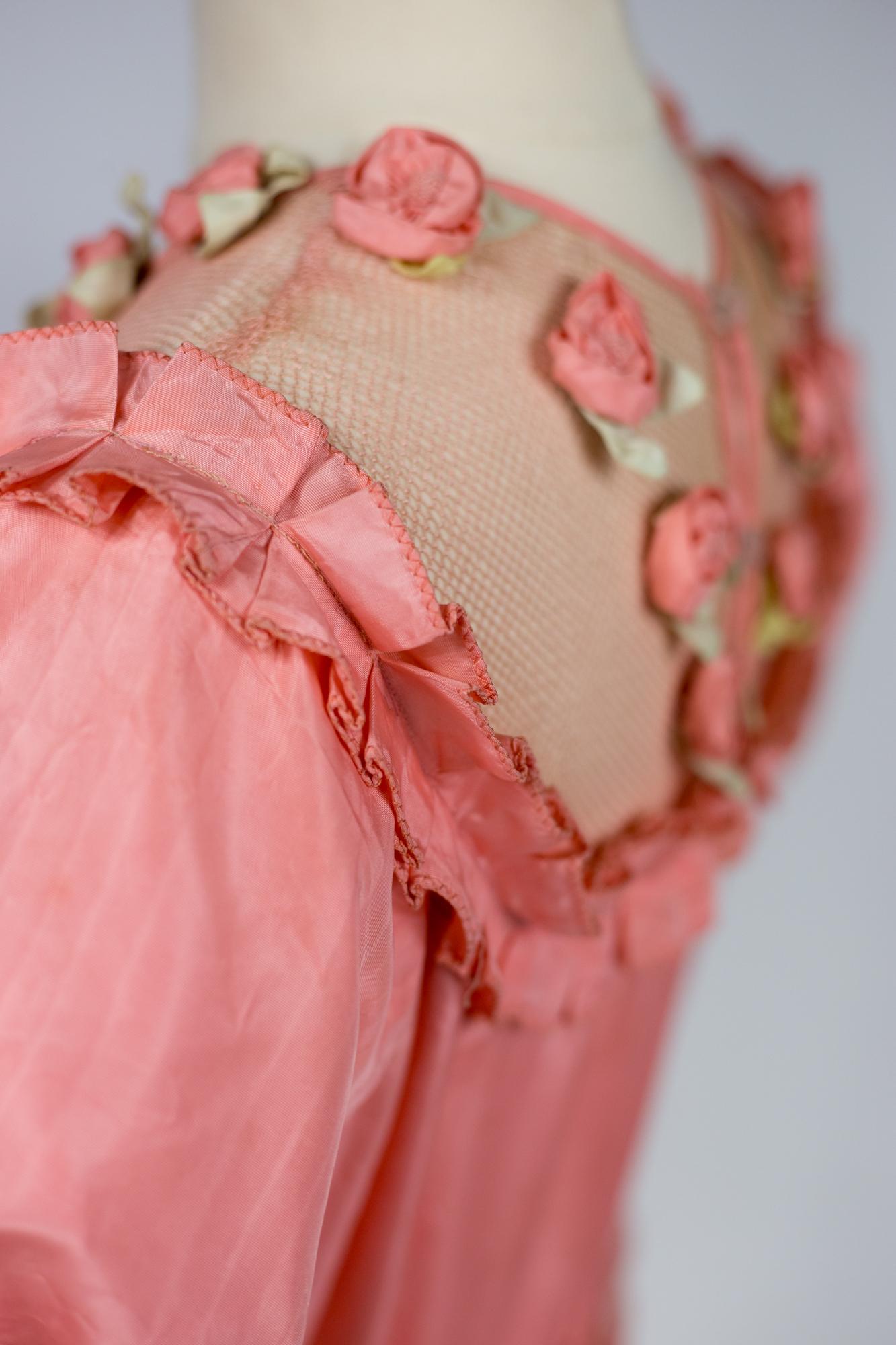 A French Summer Dress In artificial silk Taffeta Fabric Circa 1920/1930 For Sale 8