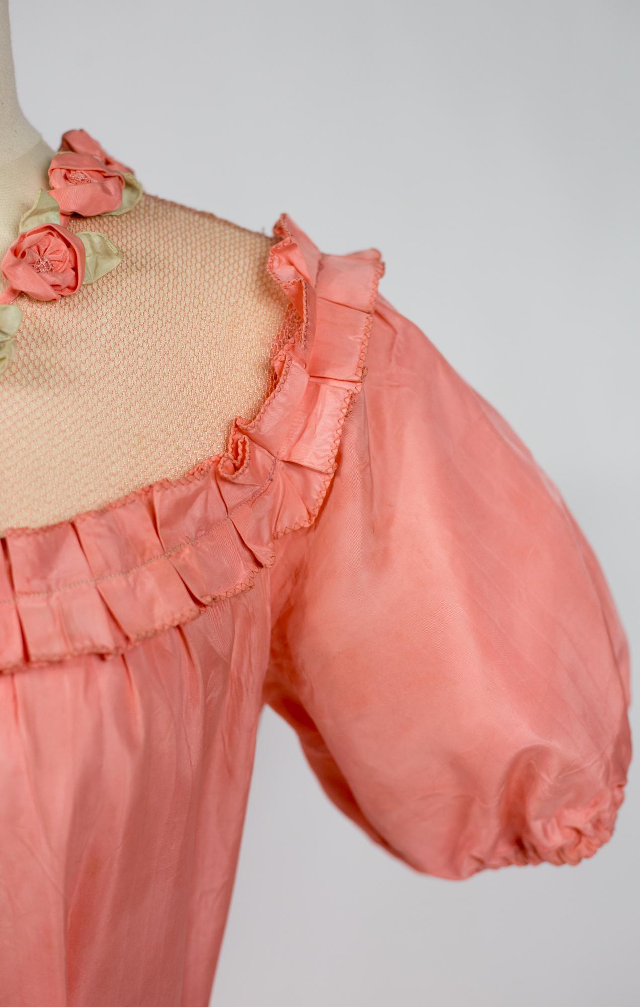 Women's A French Summer Dress In Rayonne Taffeta Fabric Circa 1920/1930 For Sale