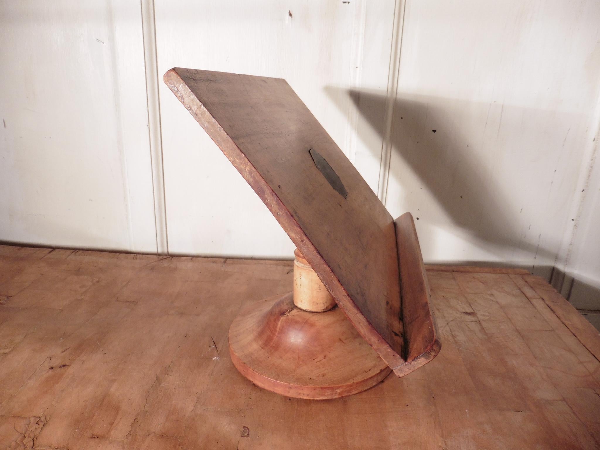 A French sycamore book rest, reading or music stand, Lutrin

This is a charming piece, it is made in sycamore and dates from the end of the 19th century, it has been superbly handcrafted by a skilful master.

The base of the stand is set on a