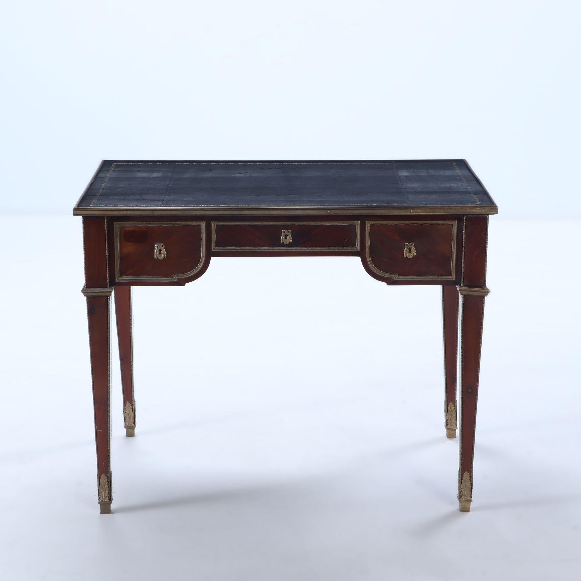 A French Louis XVI style three drawer mahogany bureau plat desk C 1930 For Sale 1