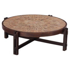 Une table basse française en carreaux et bois de Roger Capron, vers 1970.