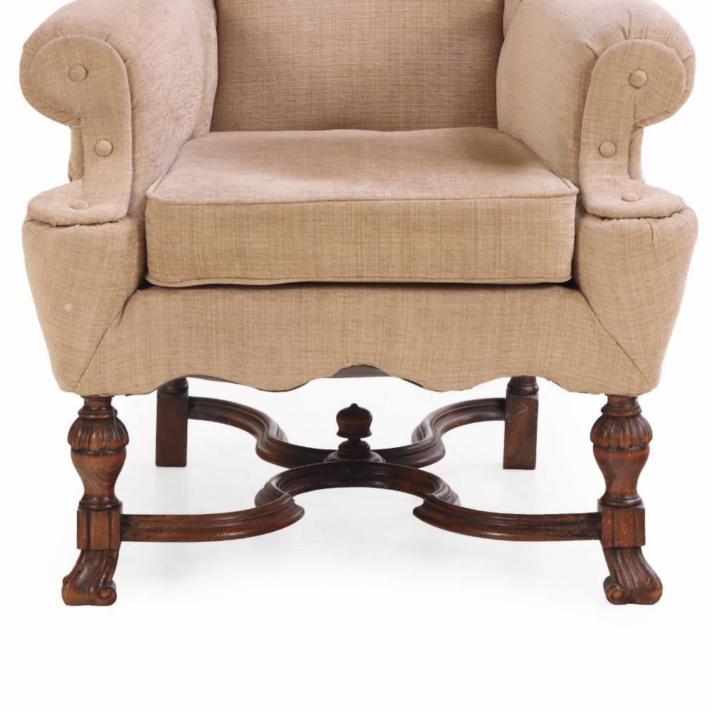 A French Tudor Style Walnut Wing Chair, C. 1900. In Good Condition For Sale In Philadelphia, PA